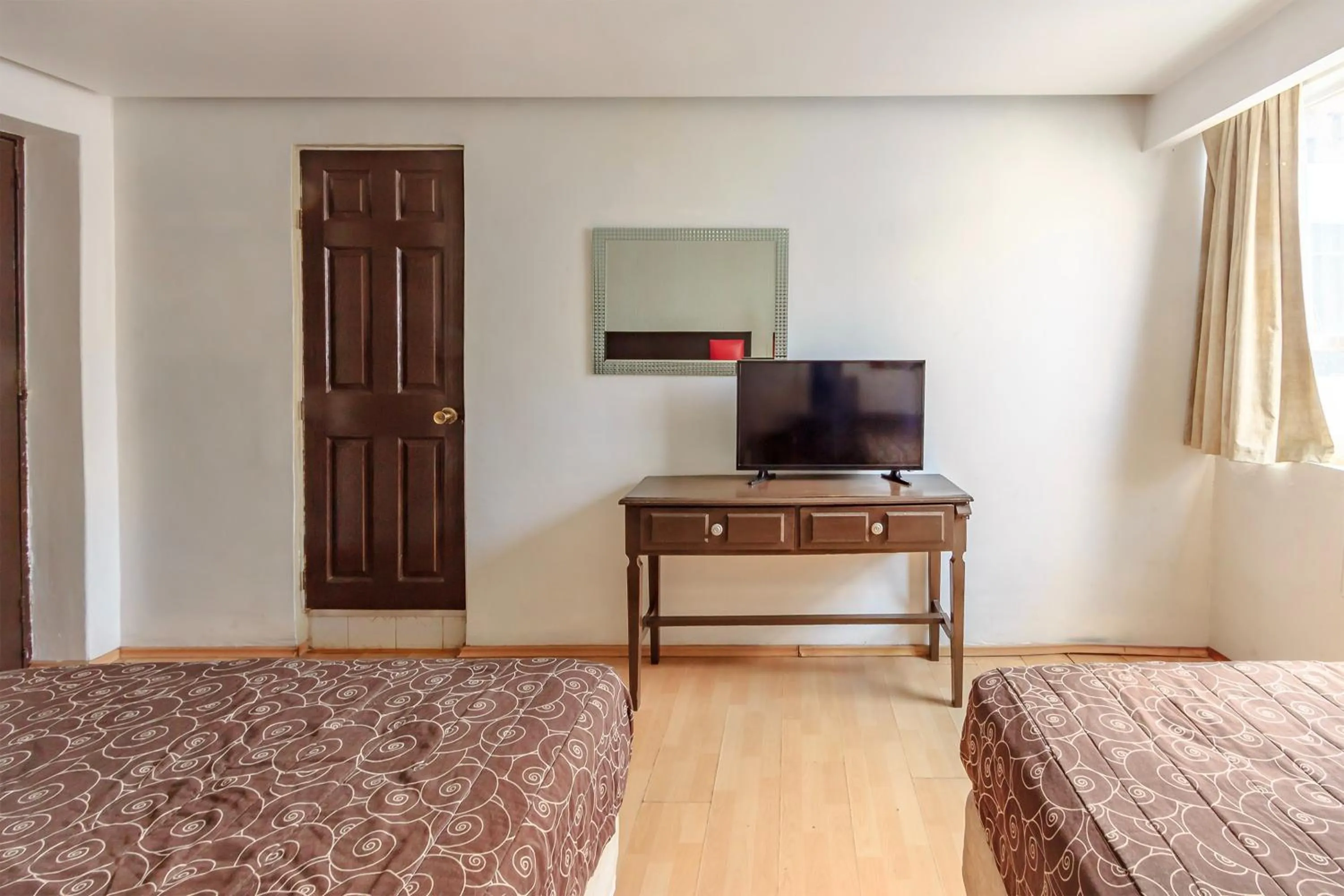 Bedroom, Bed in OYO Hotel Colon Express