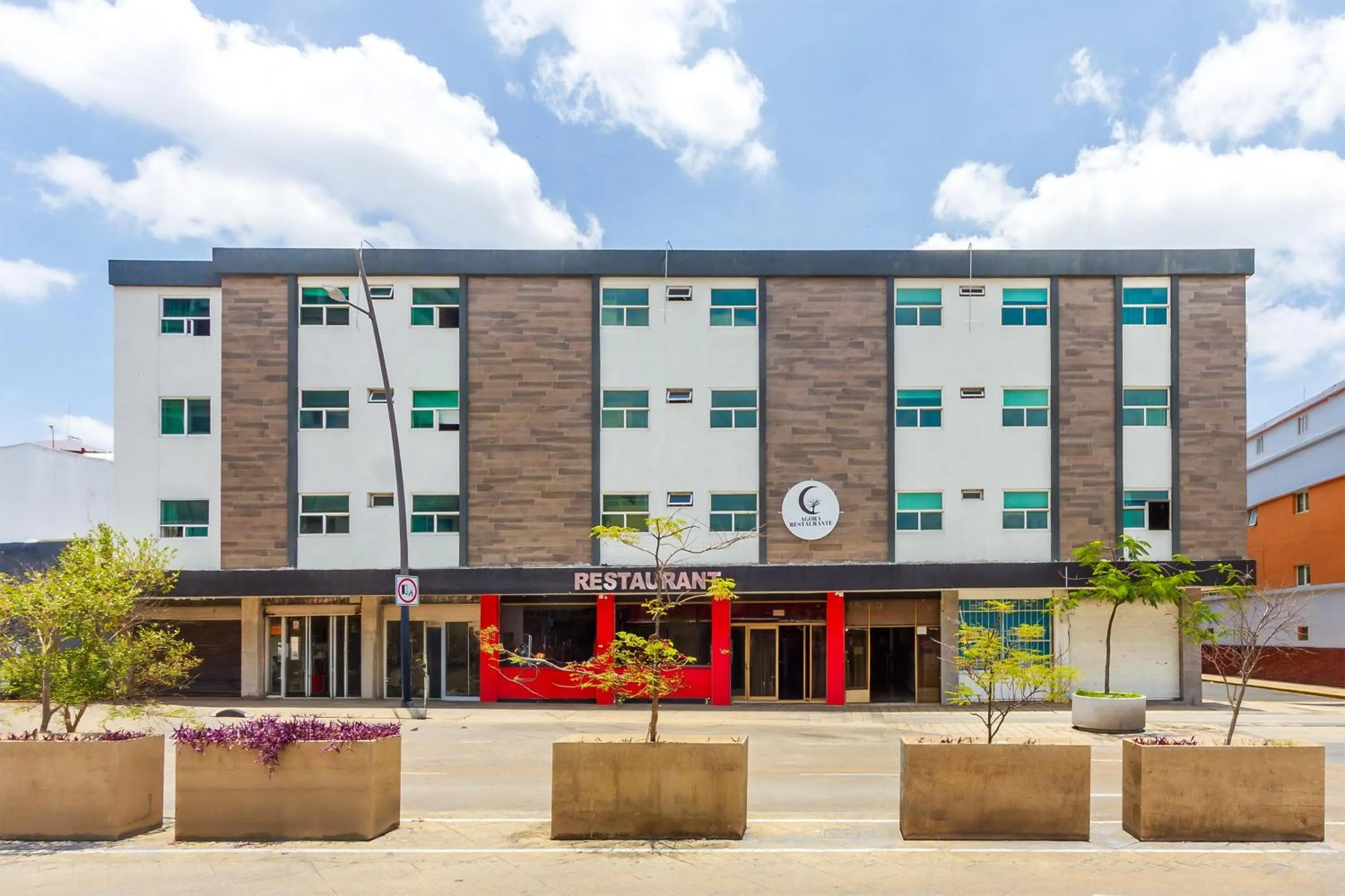 Property building in OYO Hotel Colon Express