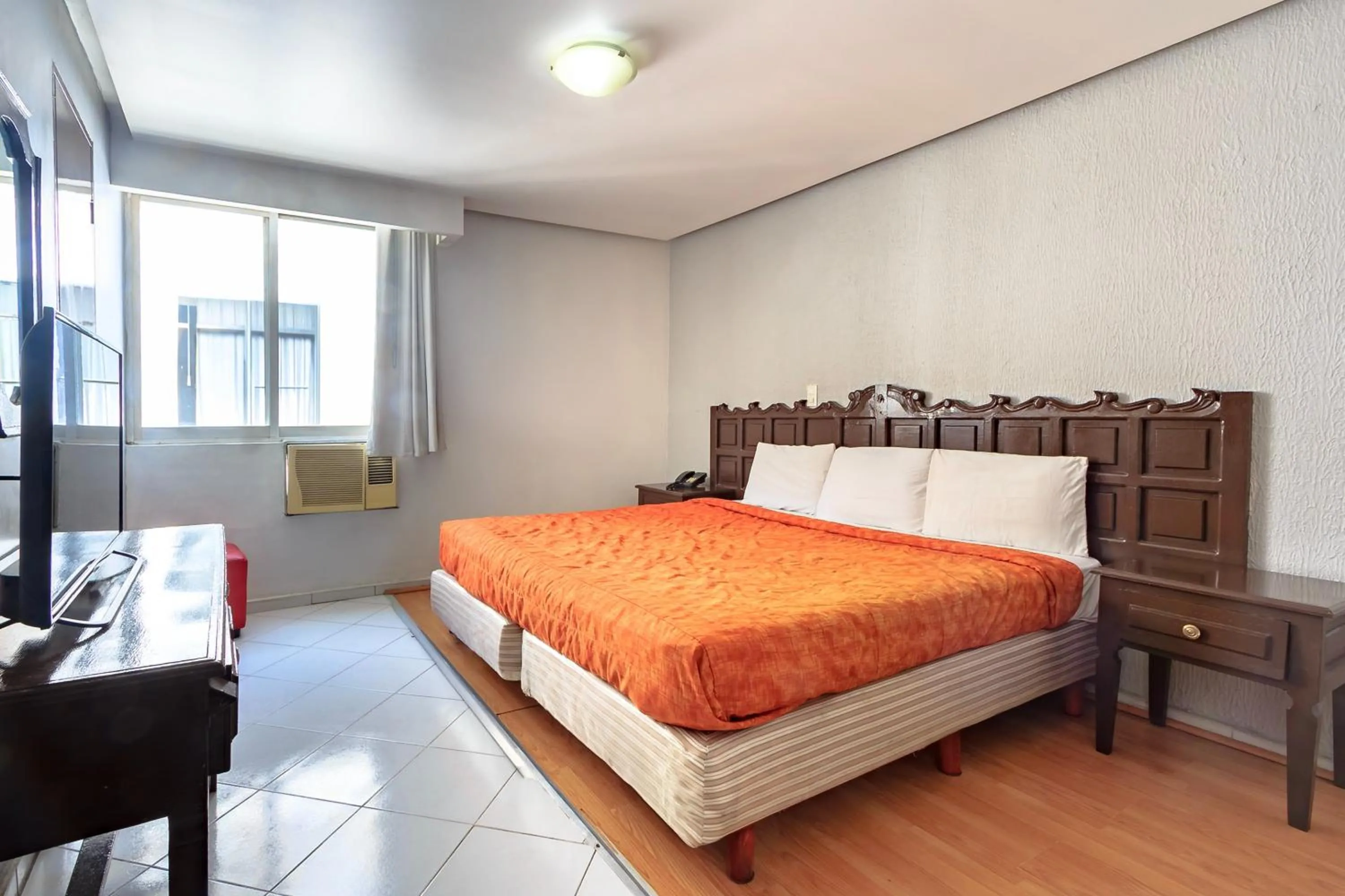 Bedroom, Bed in OYO Hotel Colon Express