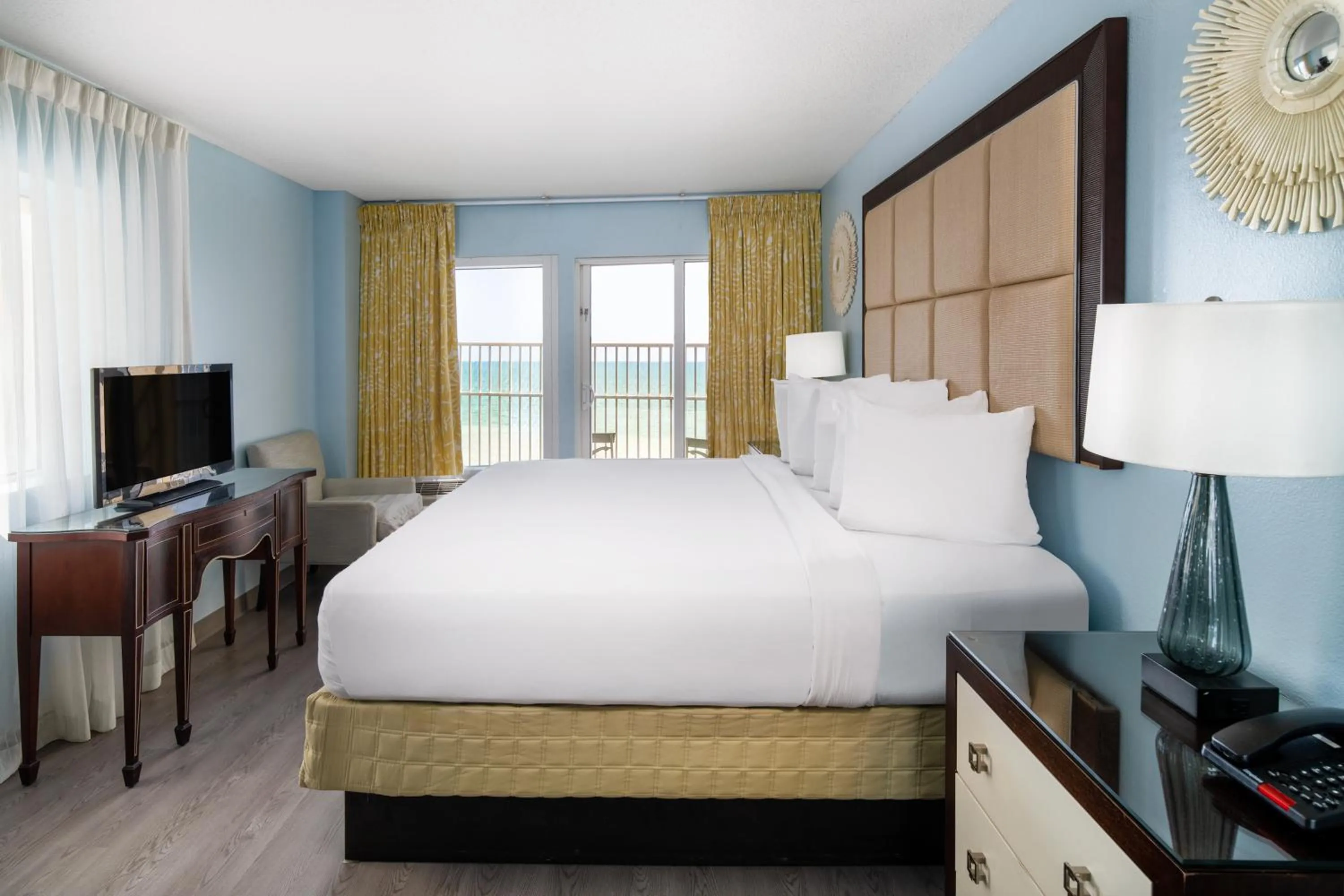 Bedroom, Bed in Palette Resort Myrtle Beach