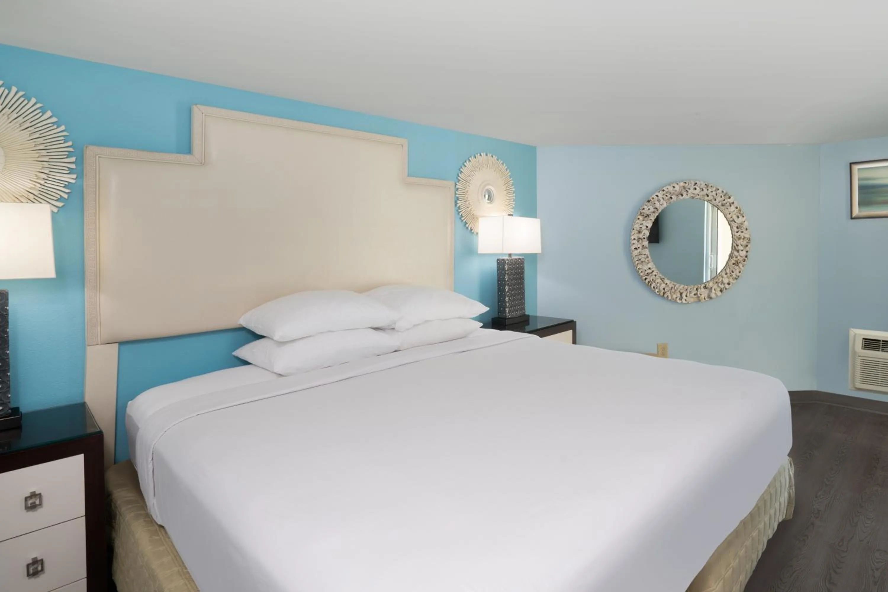 Bedroom, Bed in Palette Resort Myrtle Beach