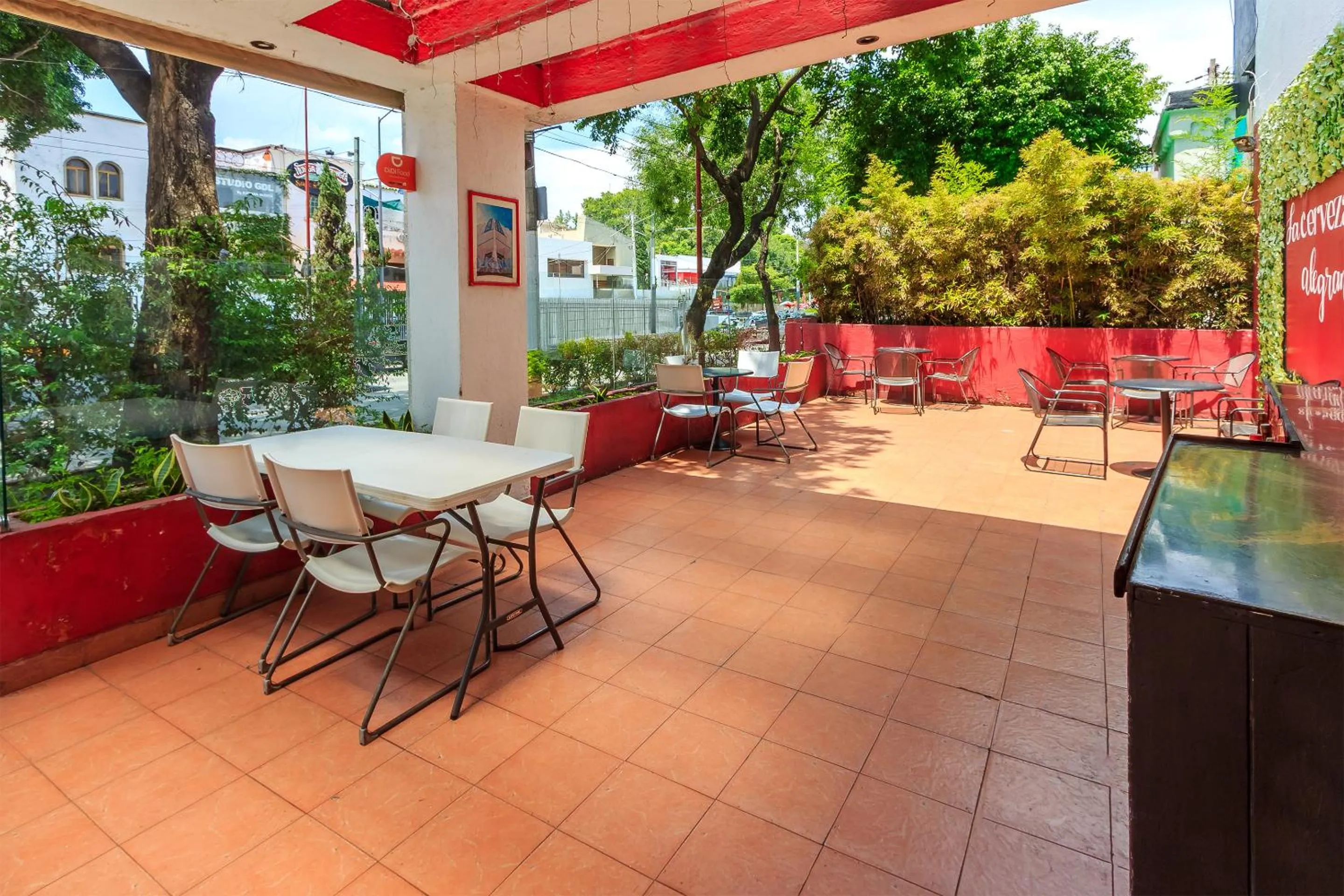 Restaurant/places to eat in OYO Hotel Del Parque