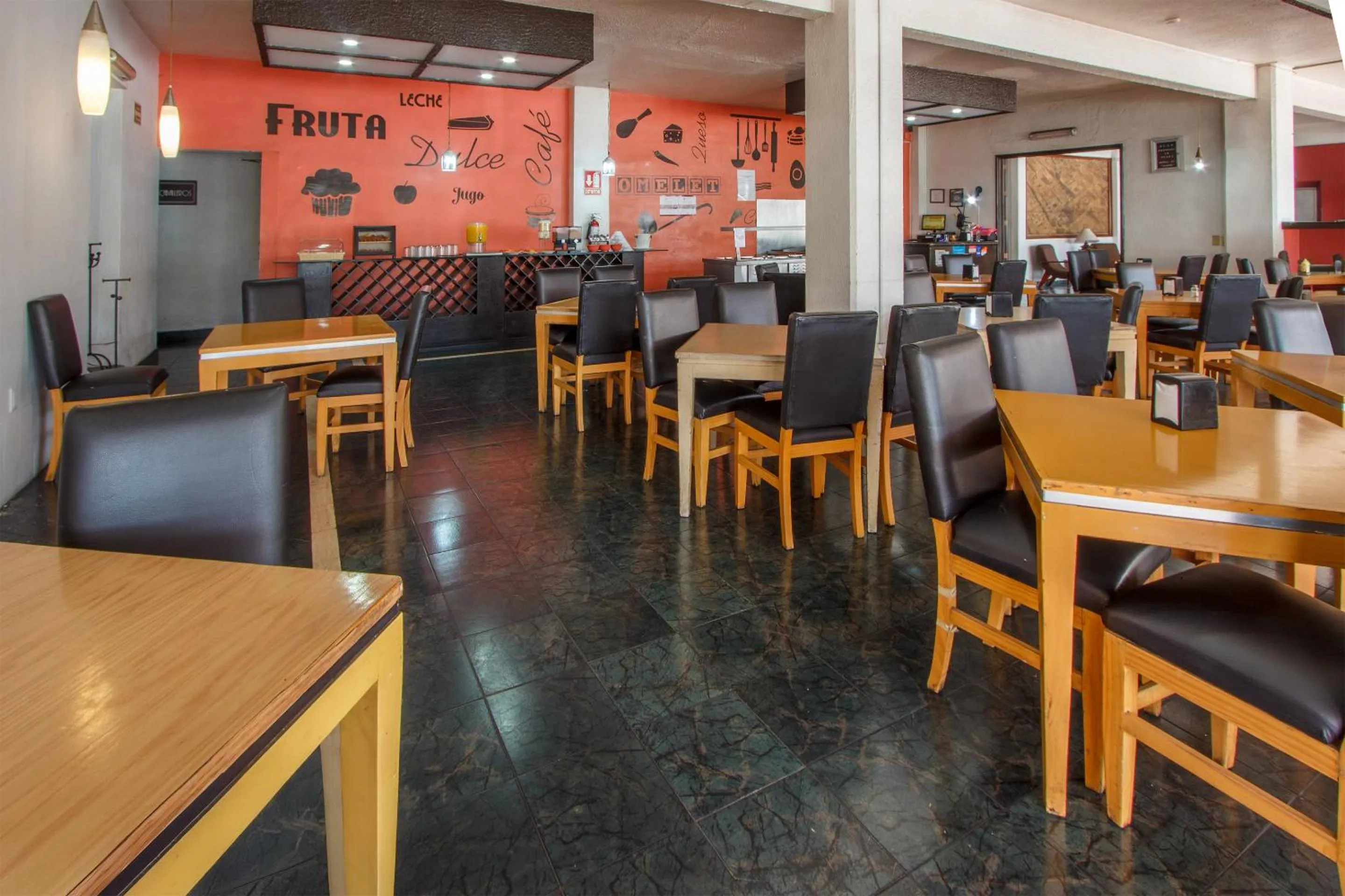 Restaurant/places to eat in OYO Hotel Del Parque