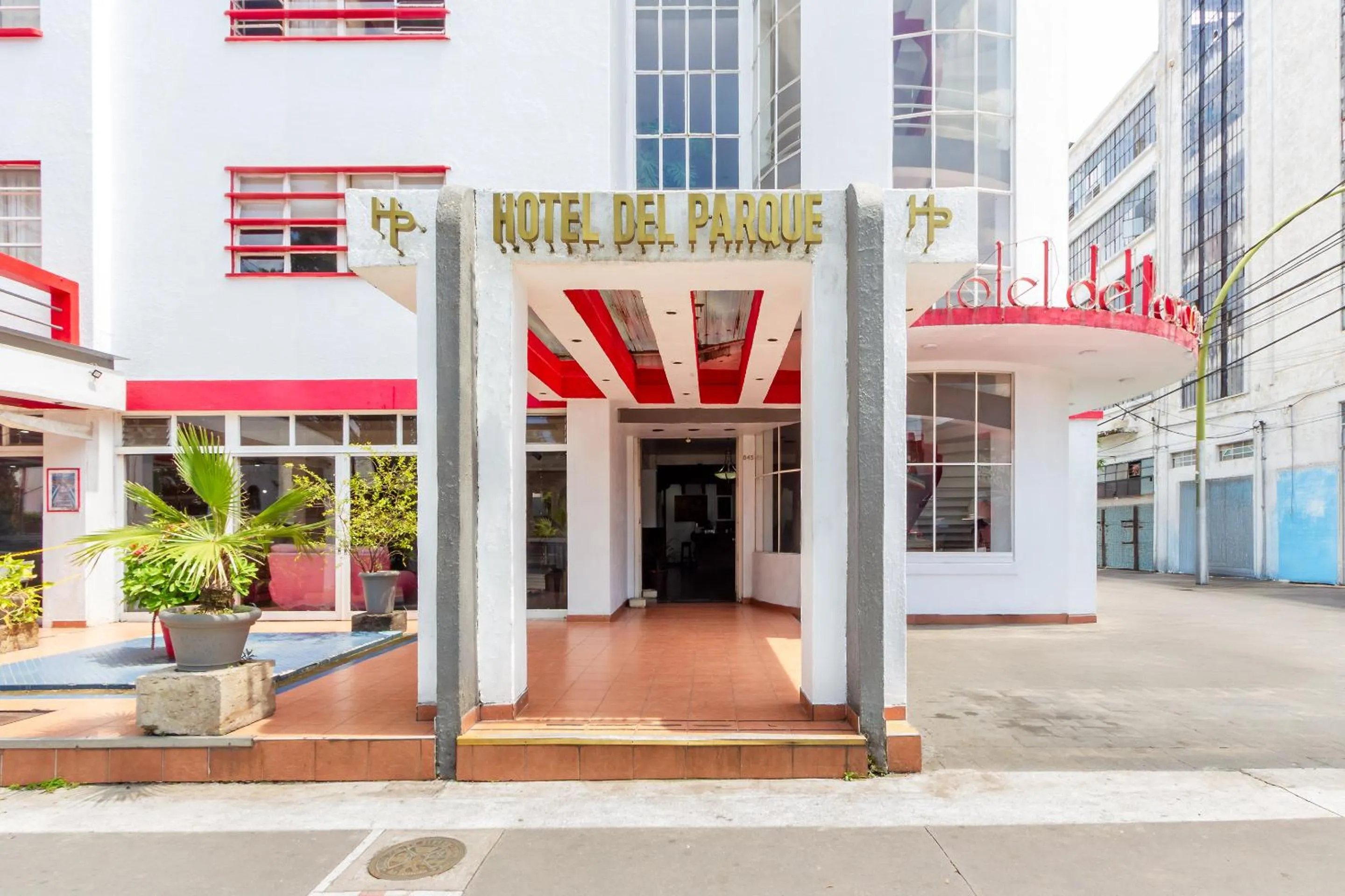 Facade/entrance in OYO Hotel Del Parque