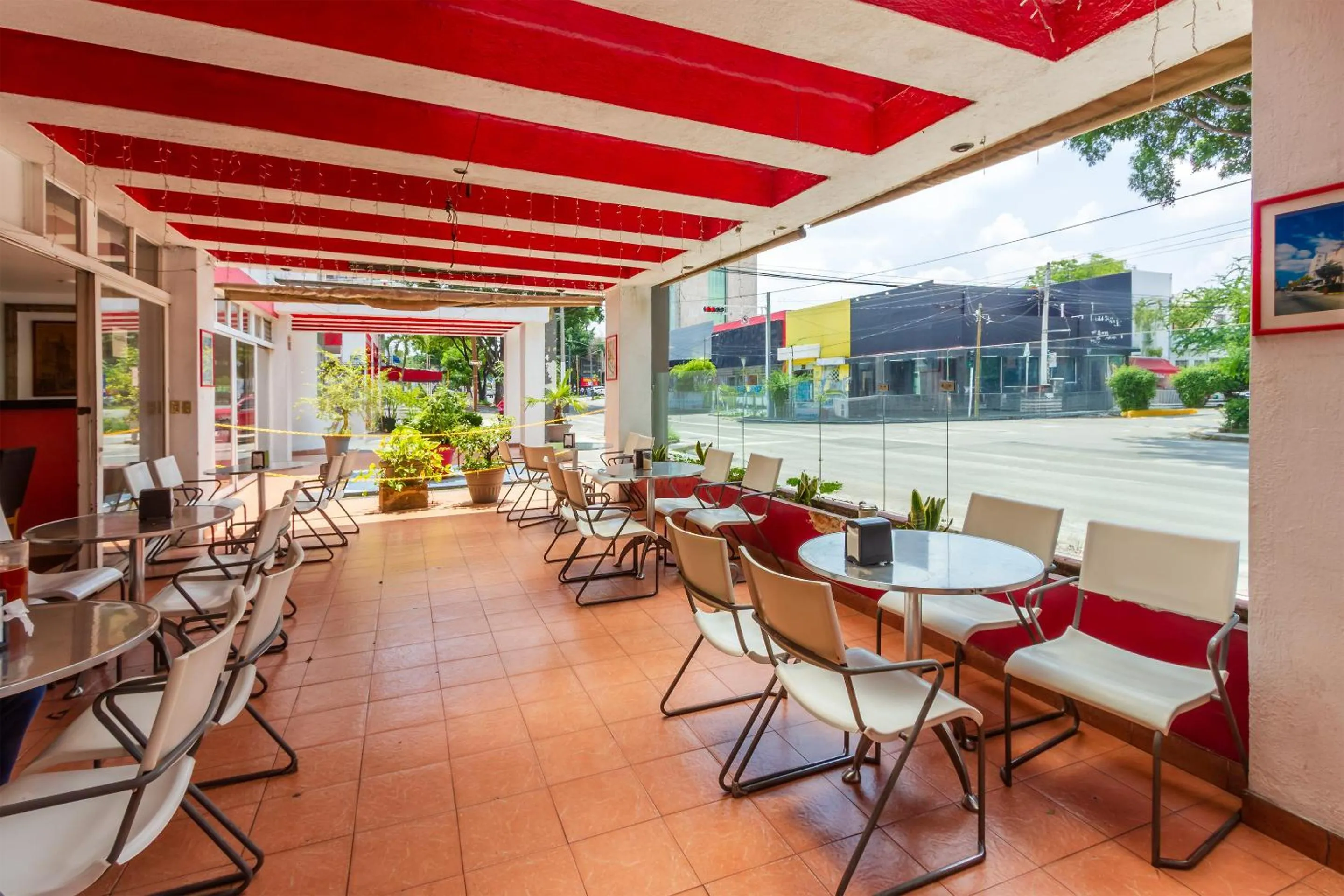 Restaurant/places to eat in OYO Hotel Del Parque