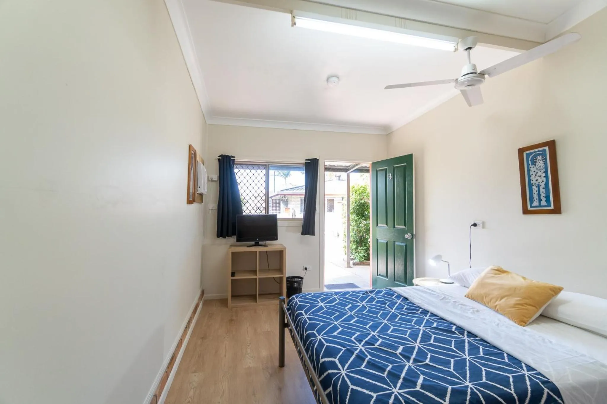 Photo of the whole room, Bed in Woolshed Eco Lodge