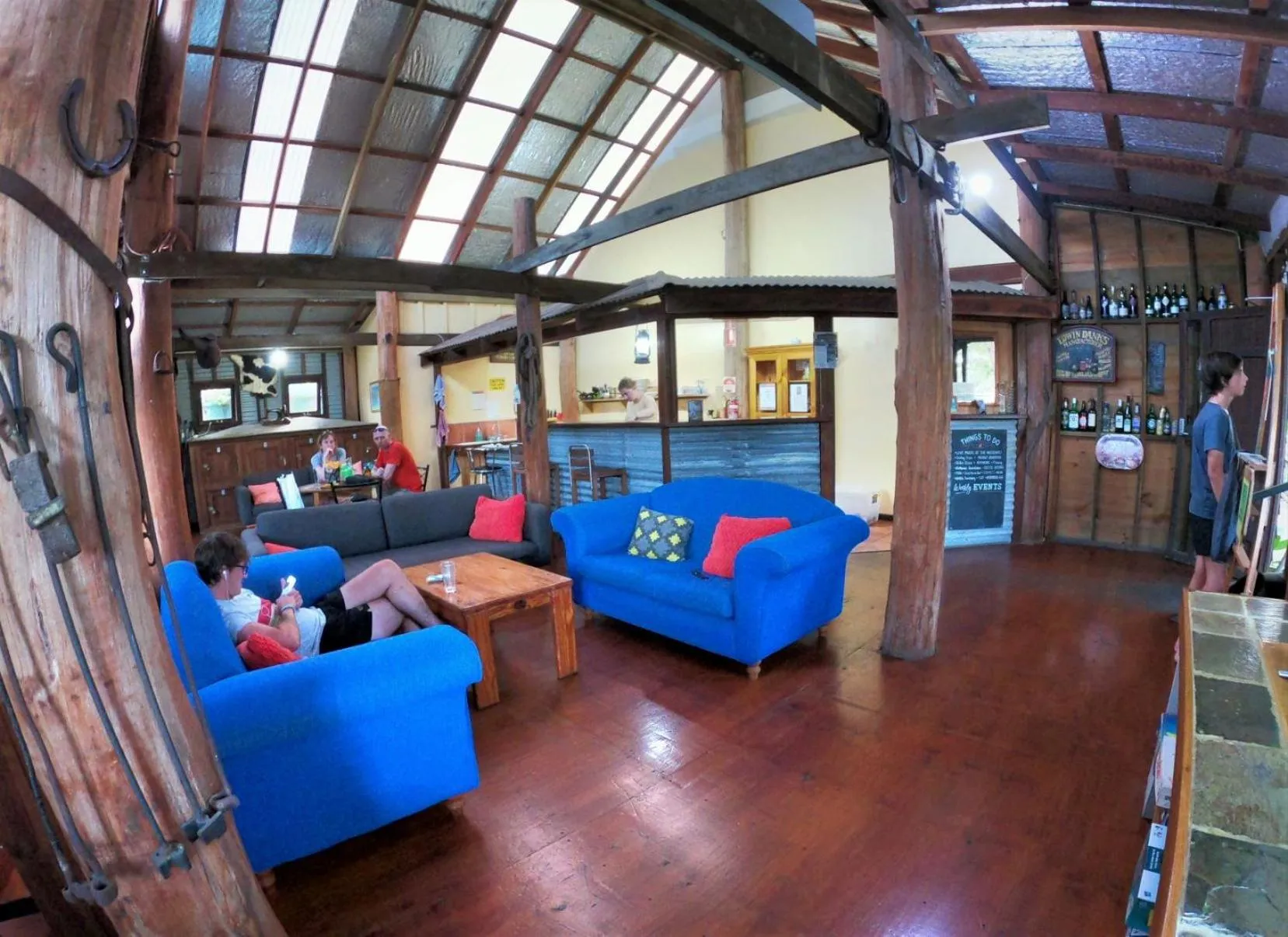 Communal lounge/ TV room in Woolshed Eco Lodge
