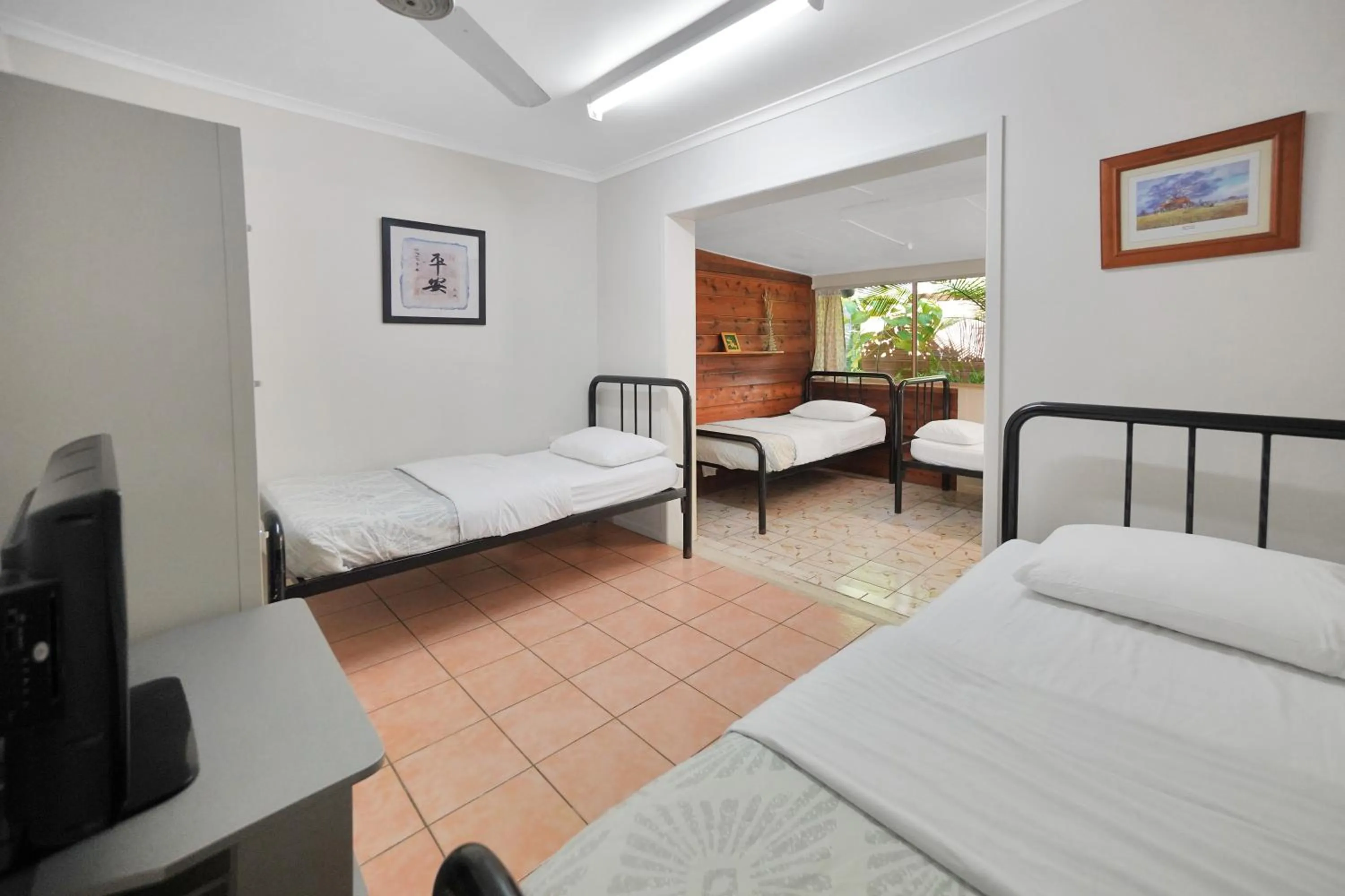 Photo of the whole room, Bed in Woolshed Eco Lodge