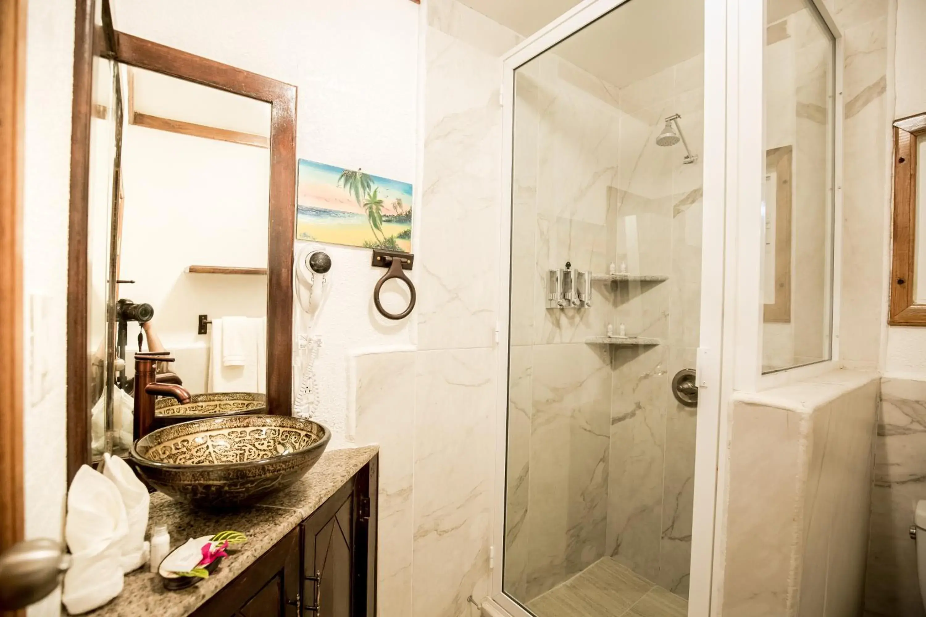 Deluxe Double Room (2 Adults + 1 Child) in Falling Leaves Lodge Deluxe Double Room (2 Adults + 1 Child) in Falling Leaves Lodge