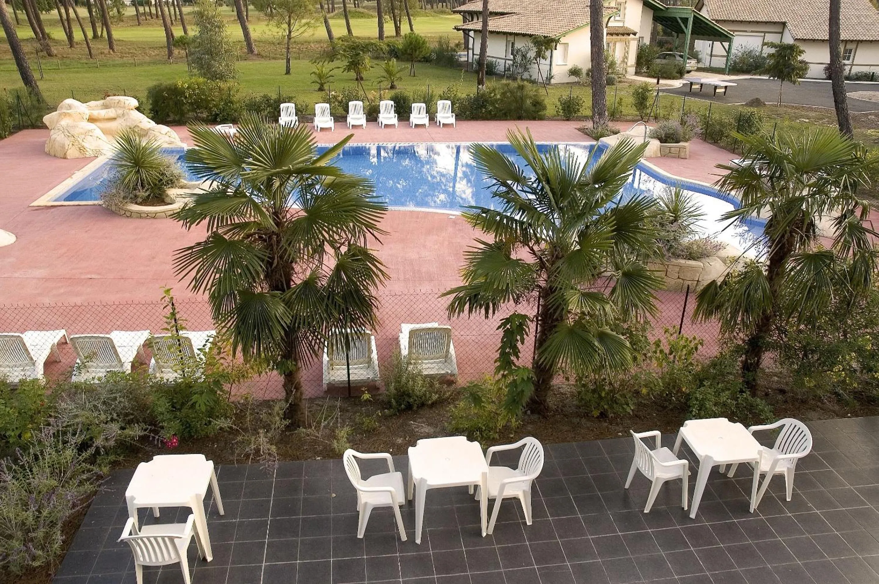 Swimming pool in Résidence Odalys Les Greens du Bassin