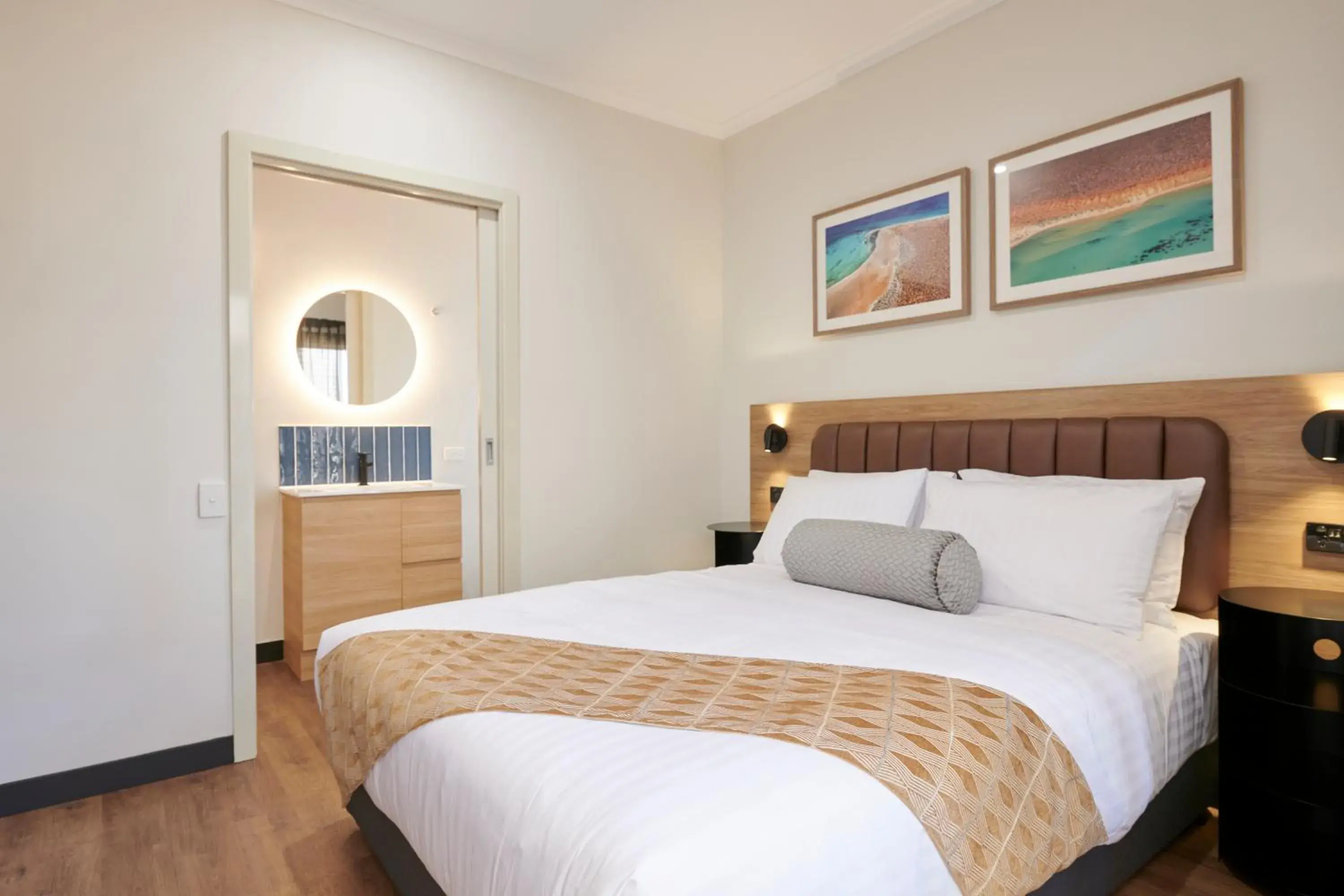 Deluxe Queen Room in Mia Mia House in the Desert Deluxe Queen Room in Mia Mia House in the Desert