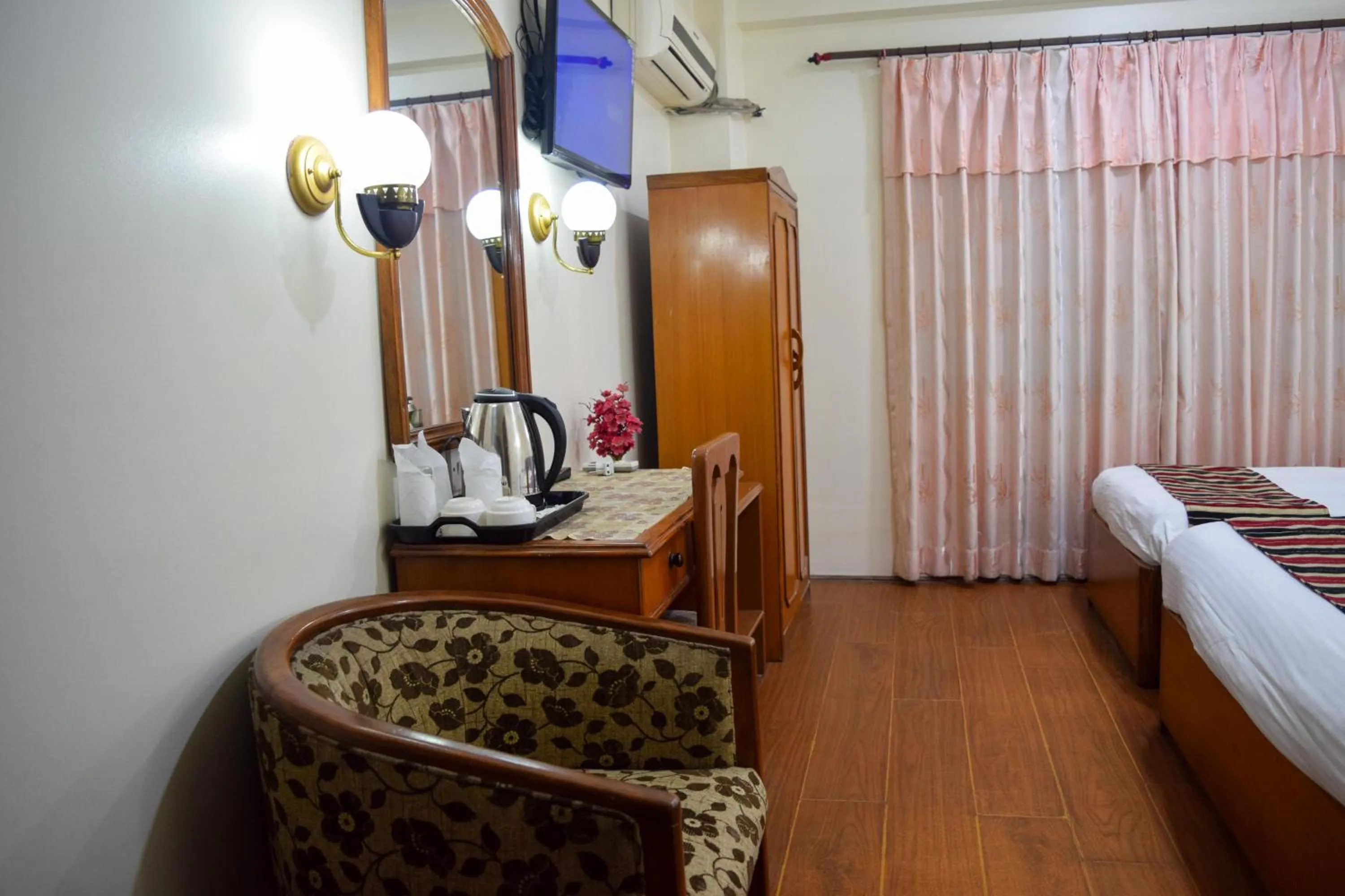 Coffee/tea facilities, Bed in Kathmandu Prince Hotel