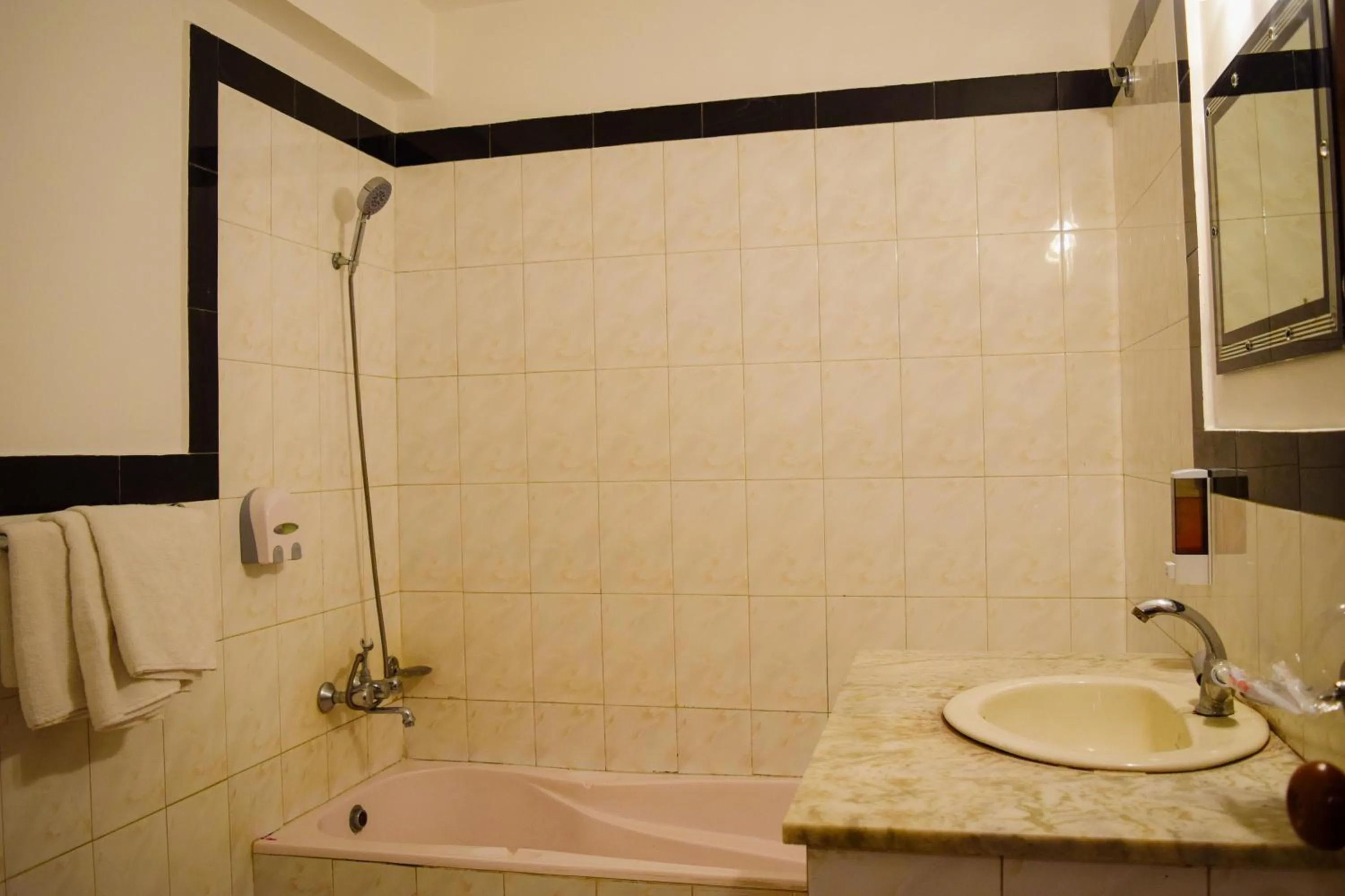 Shower in Kathmandu Prince Hotel