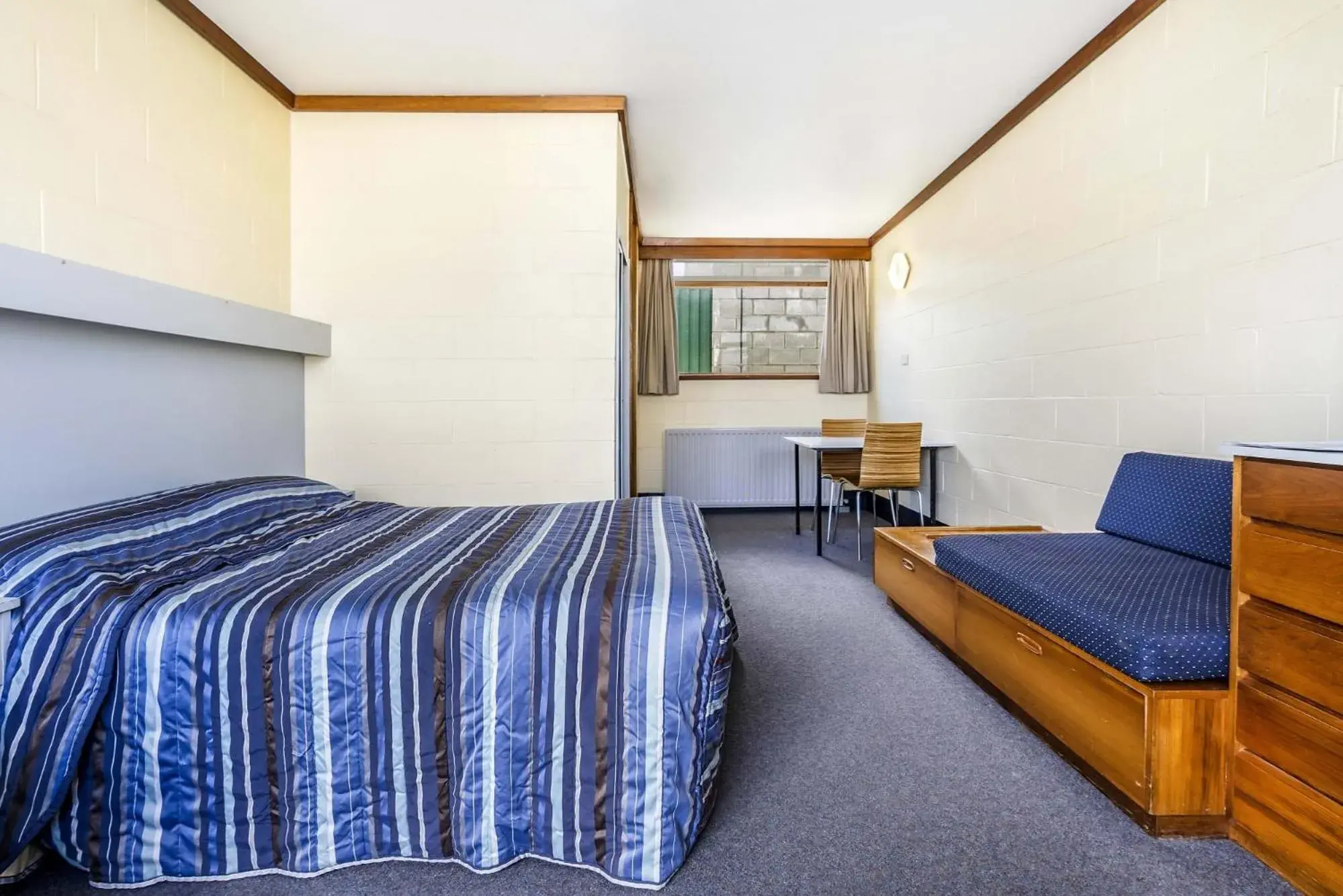 Double Room - single occupancy in Top of the Town Hotel Motel Double Room - single occupancy in Top of the Town Hotel Motel