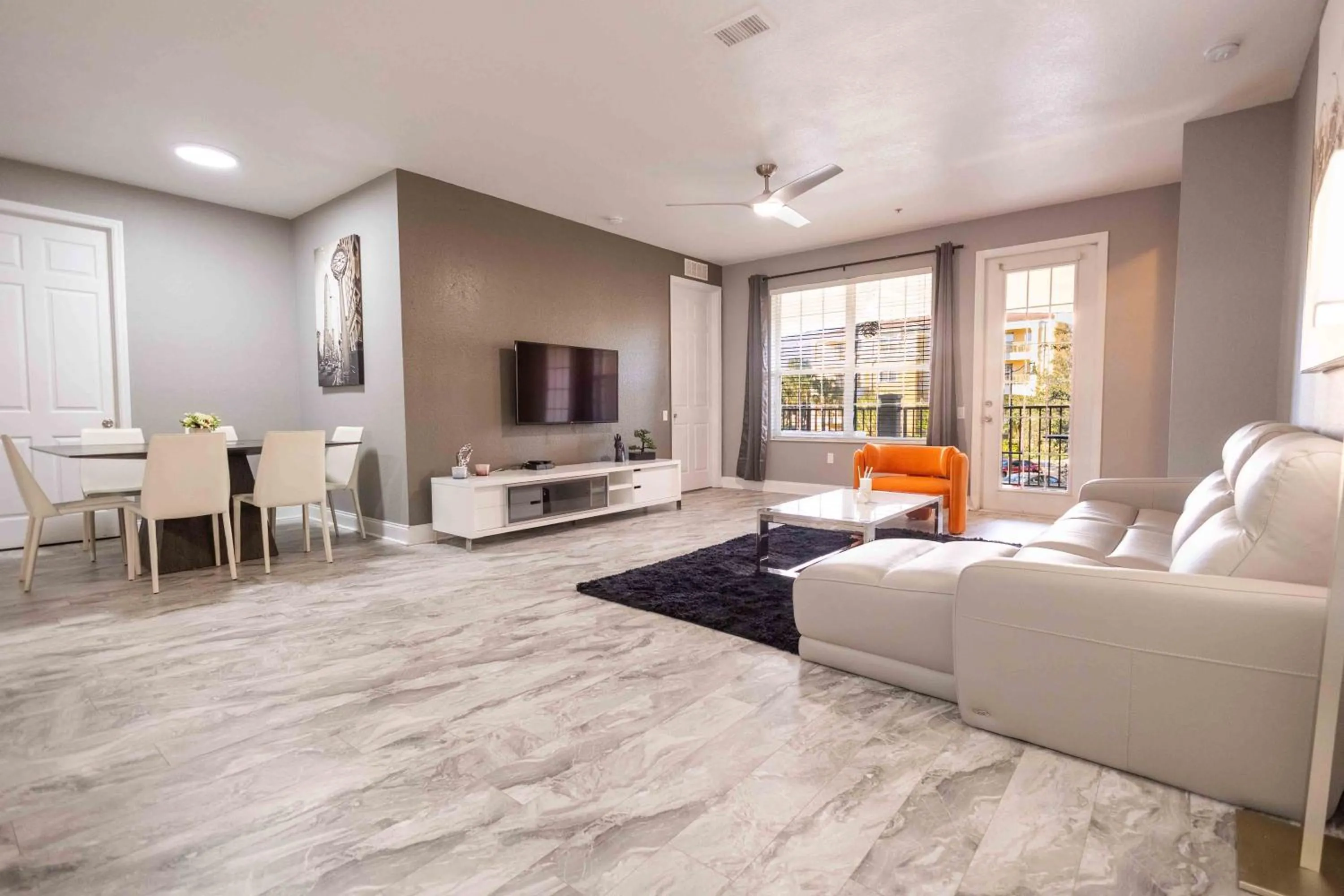 DISNEY PARKS- International Dr - Orlando Luxury Condominium- Fully Equipped - 3bed & 2 bath-