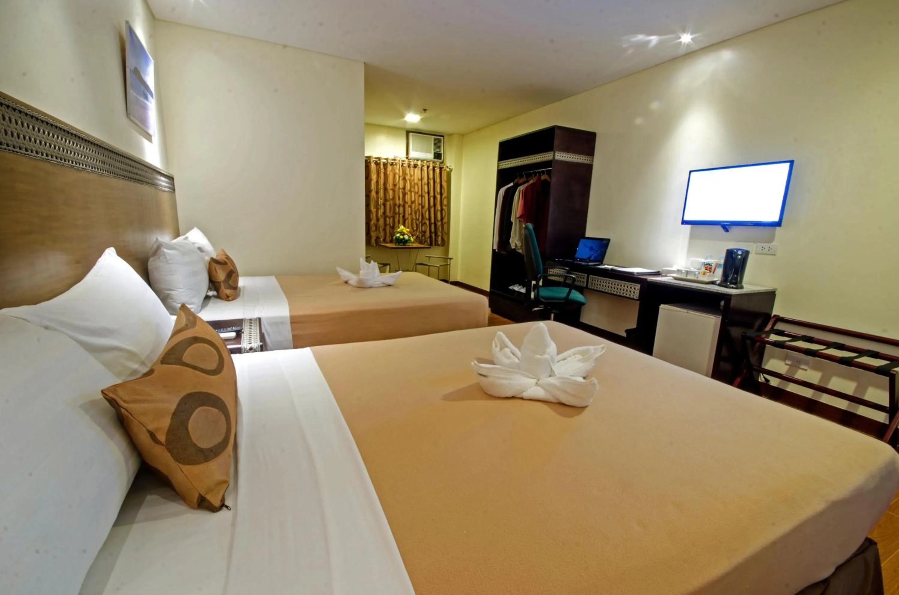 Bed in Fersal Hotel - Puerto Princesa