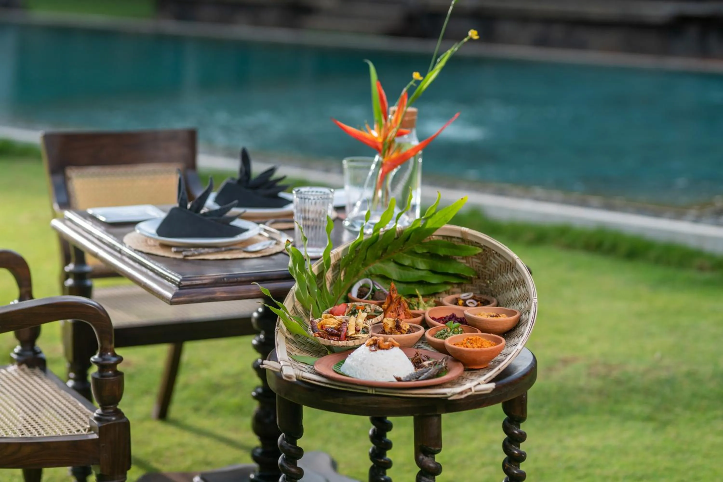 Lunch in Sundara by Mosvold