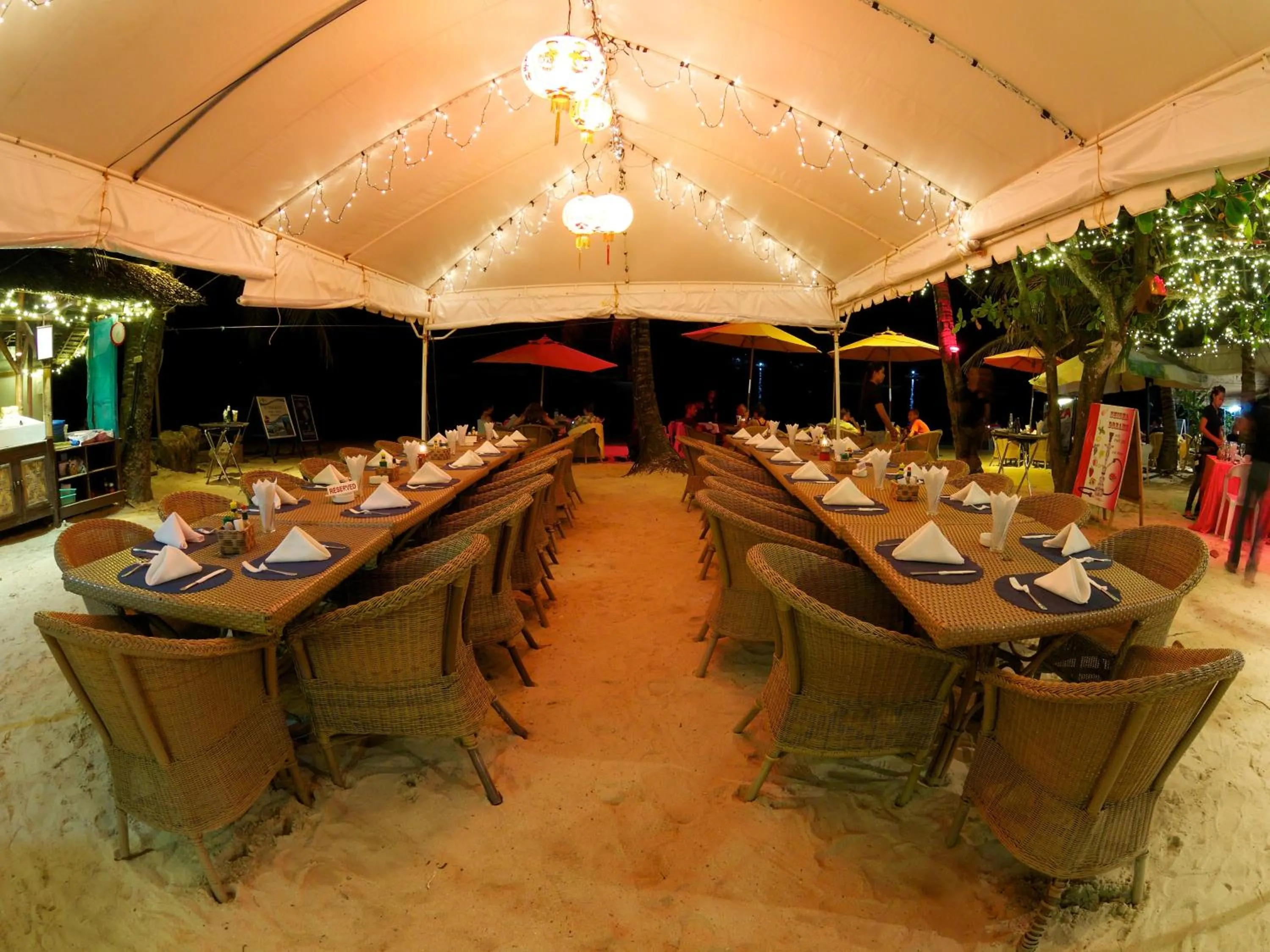 Restaurant/places to eat in Alona Vida Beach Resort