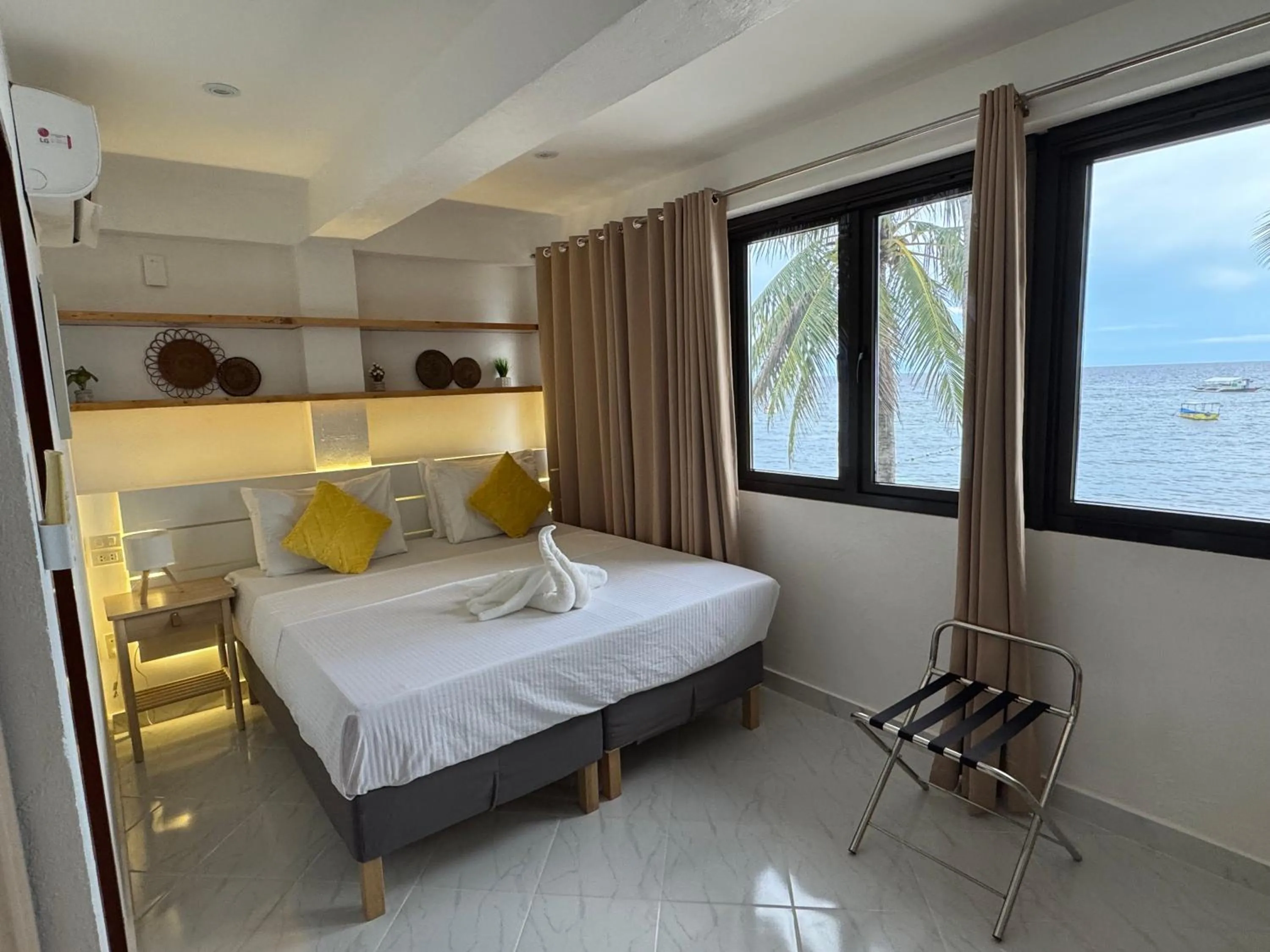 Bedroom, Bed in Alona Vida Beach Resort