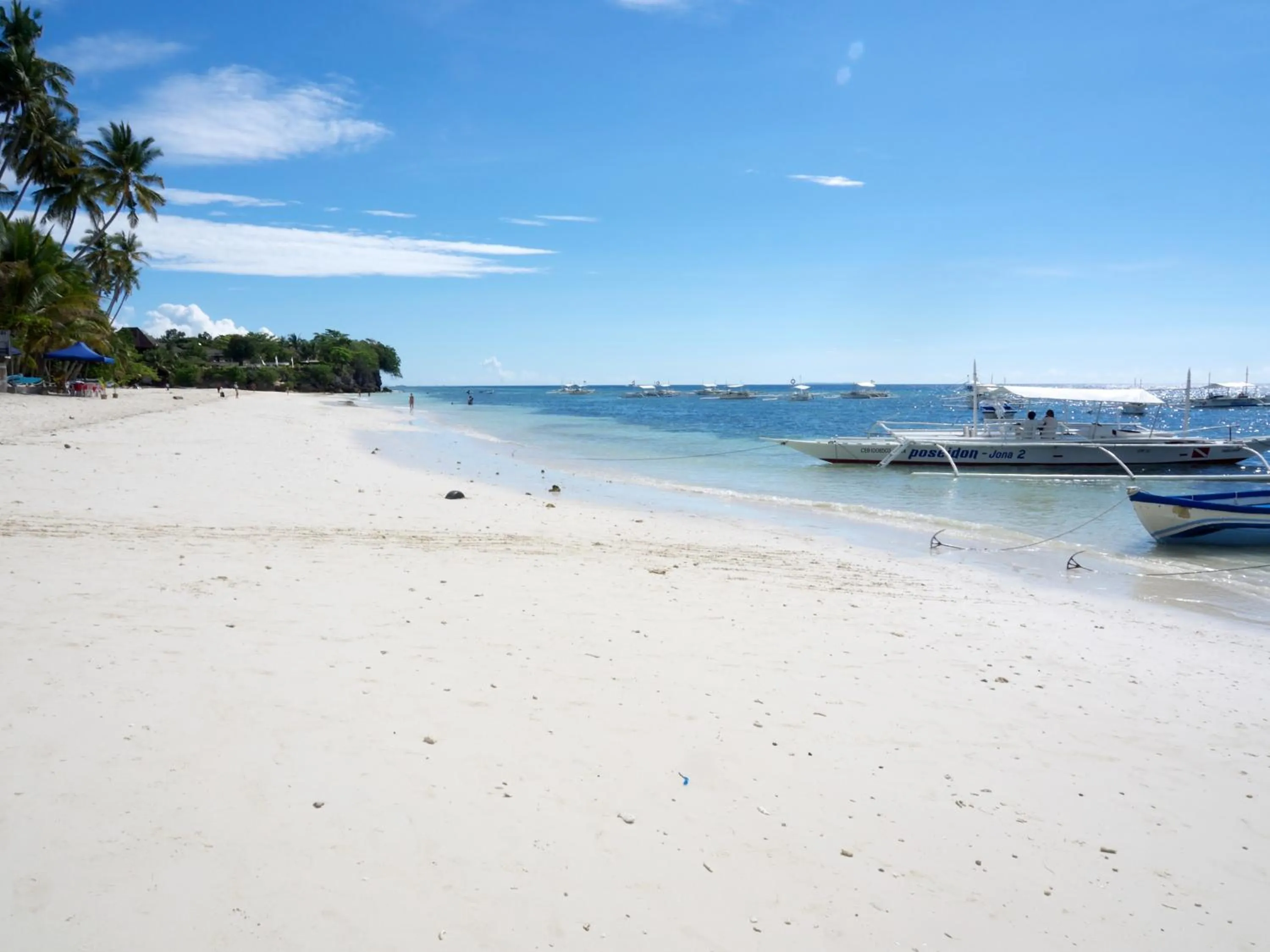 Beach in Alona Vida Beach Resort