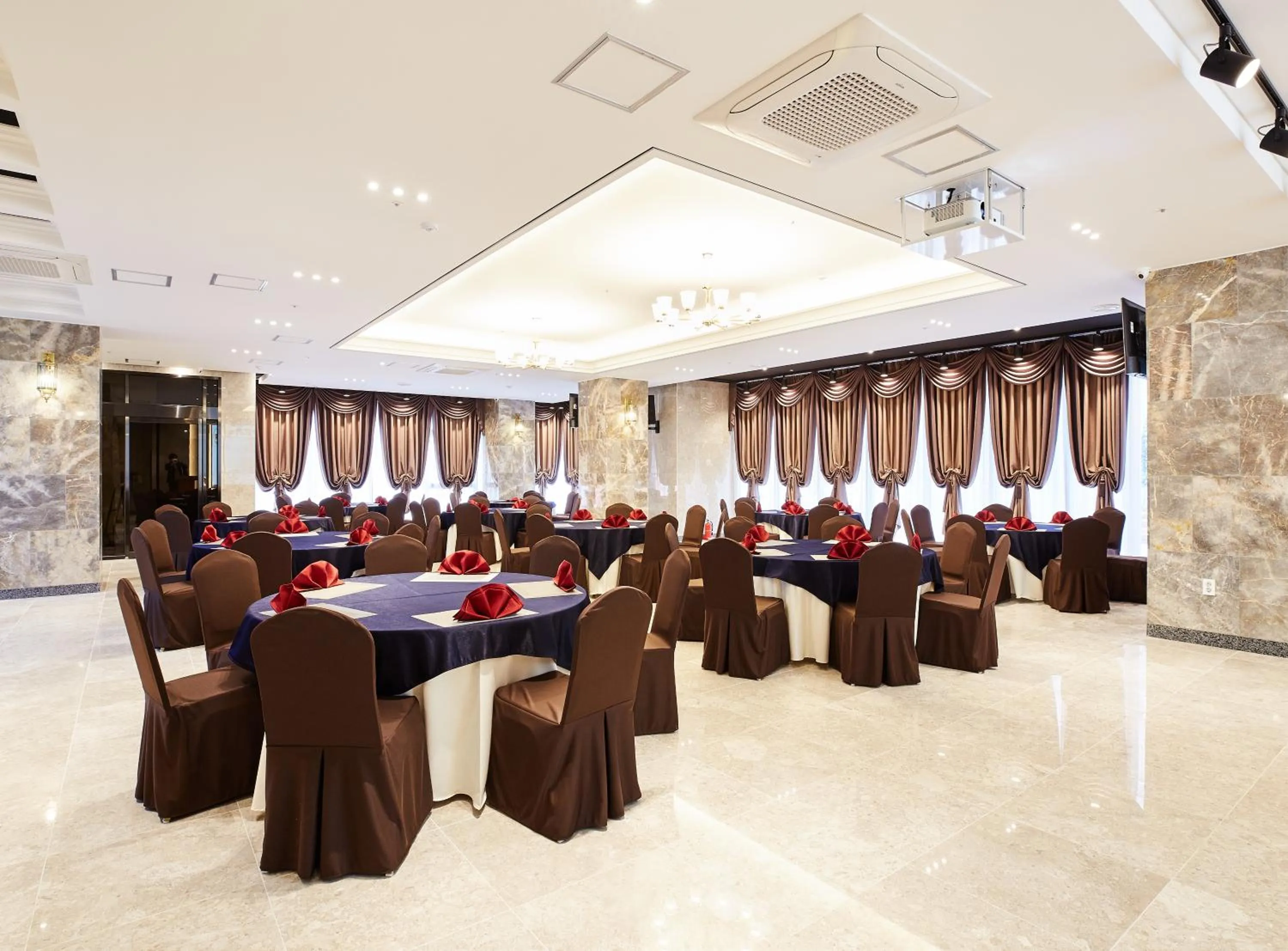 Banquet/Function facilities in Noble Stay Hotel