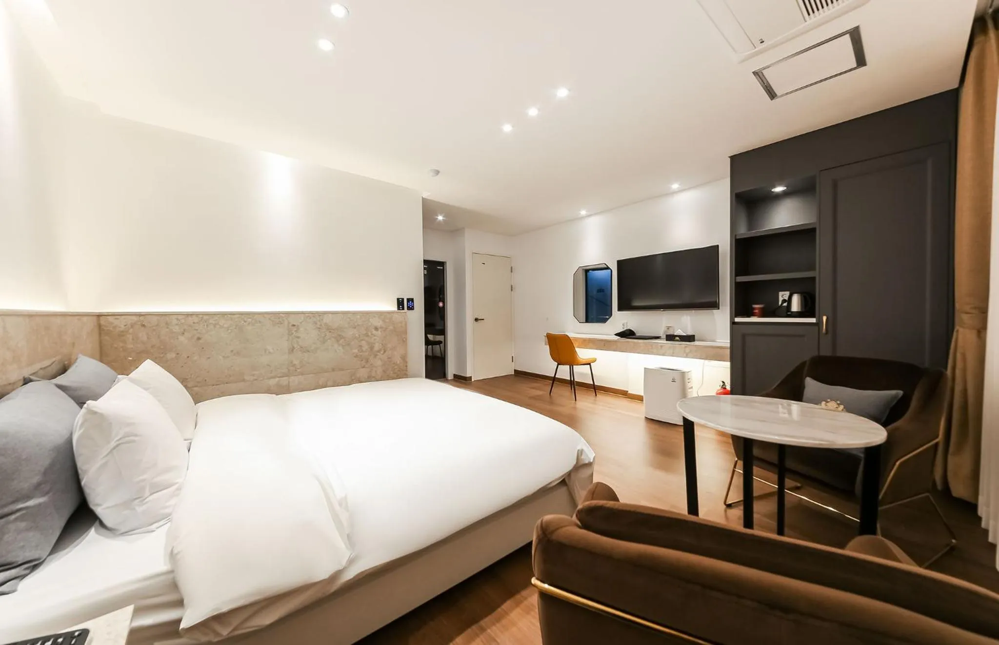 Bed in Noble Stay Hotel