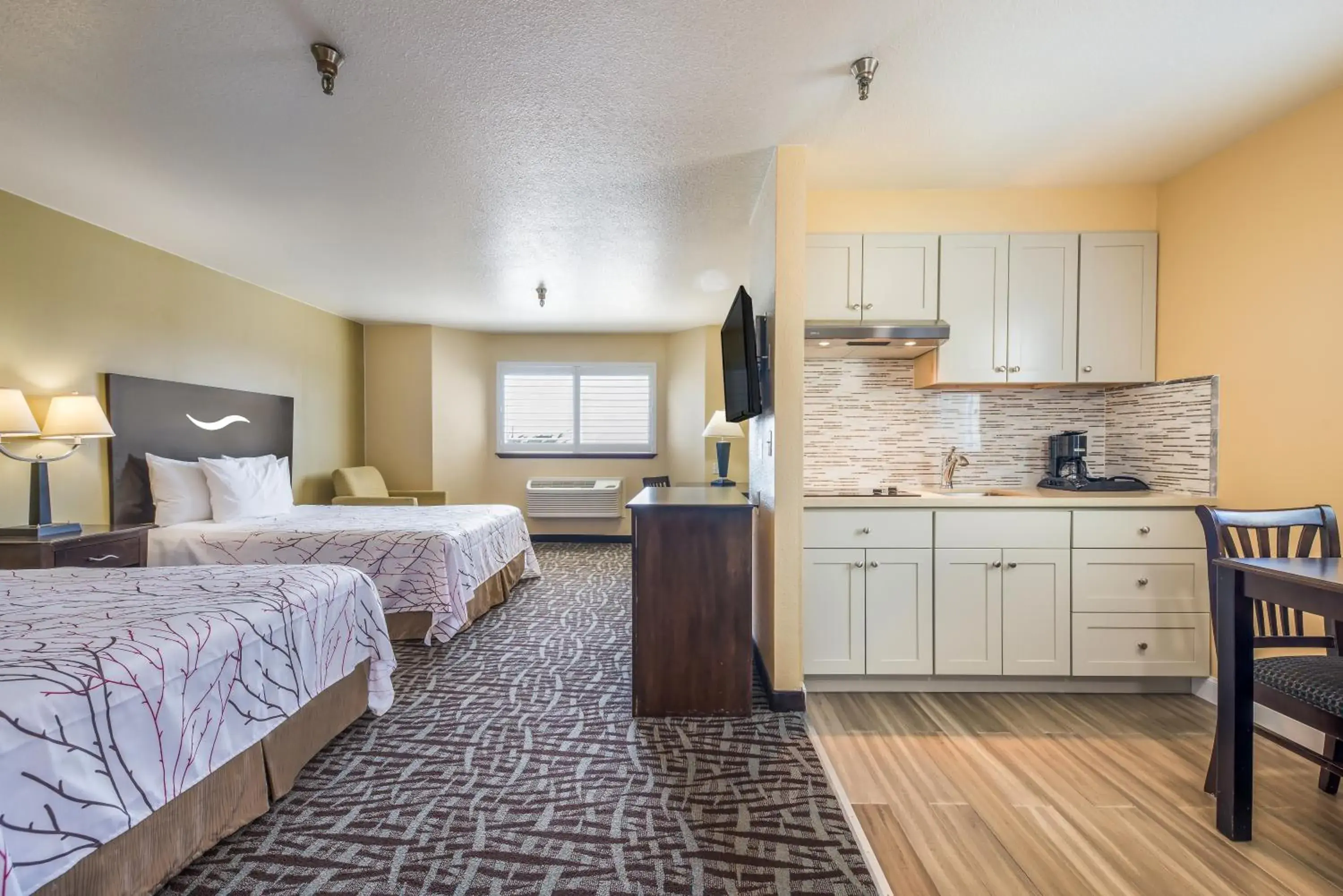 Dining area, Bed in PACIFIC DRIFT San Francisco Pacifica Dining area, Bed in PACIFIC DRIFT San Francisco Pacifica