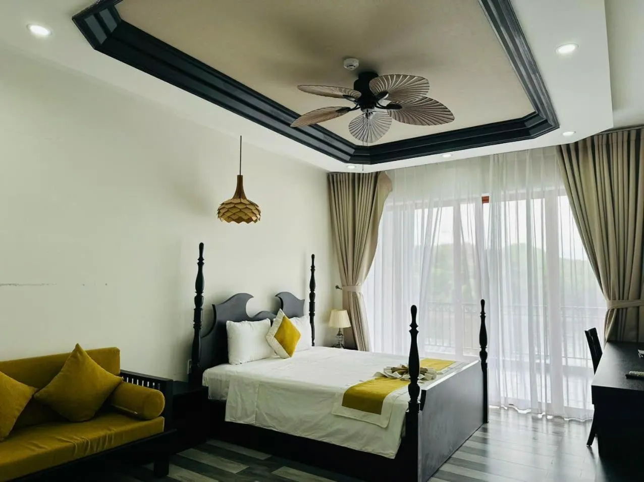 Bed in Phong Nha Lake House Resort