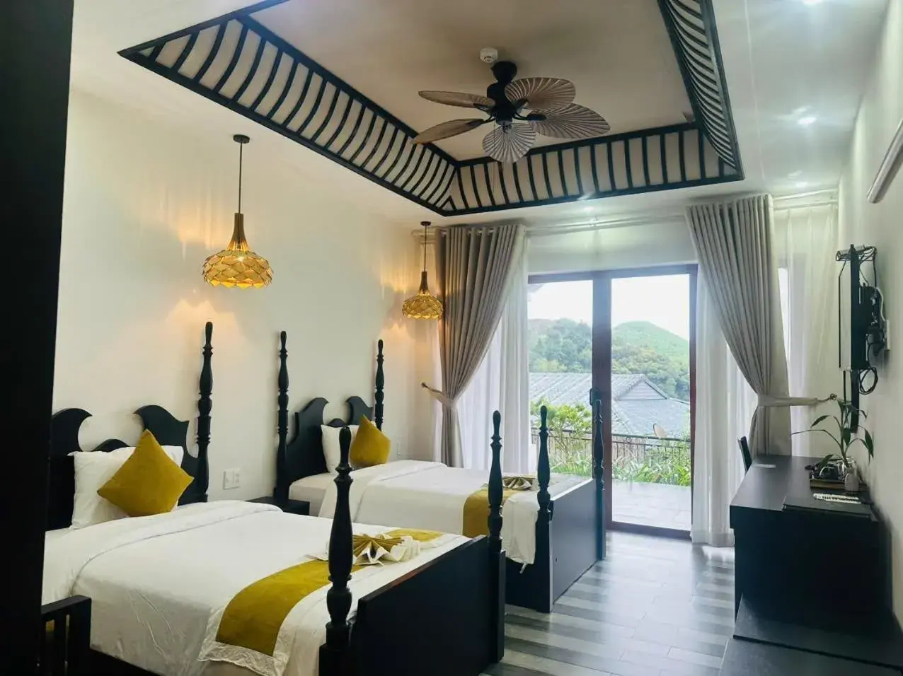 Superior Double or Twin Room in Phong Nha Lake House Resort Superior Double or Twin Room in Phong Nha Lake House Resort