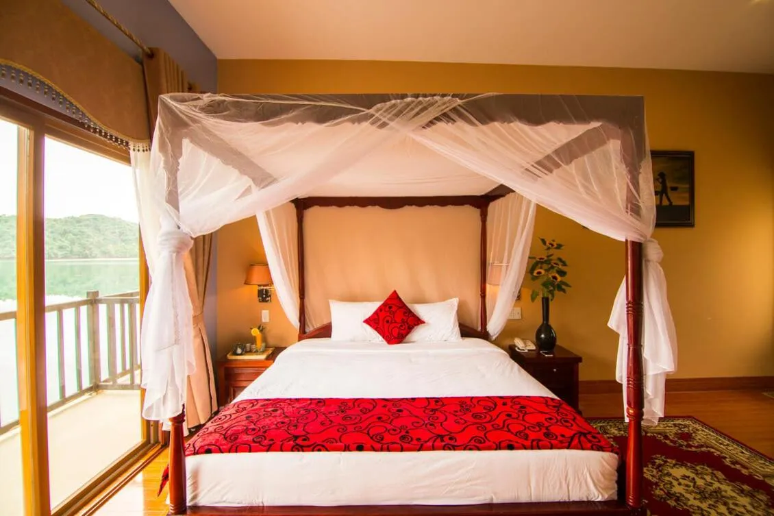 Bed in Phong Nha Lake House Resort