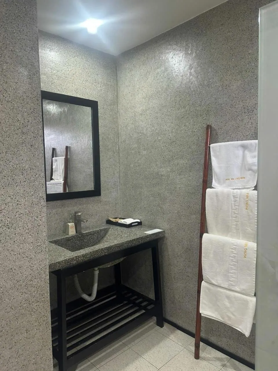 Phong Nha Lake House Resort