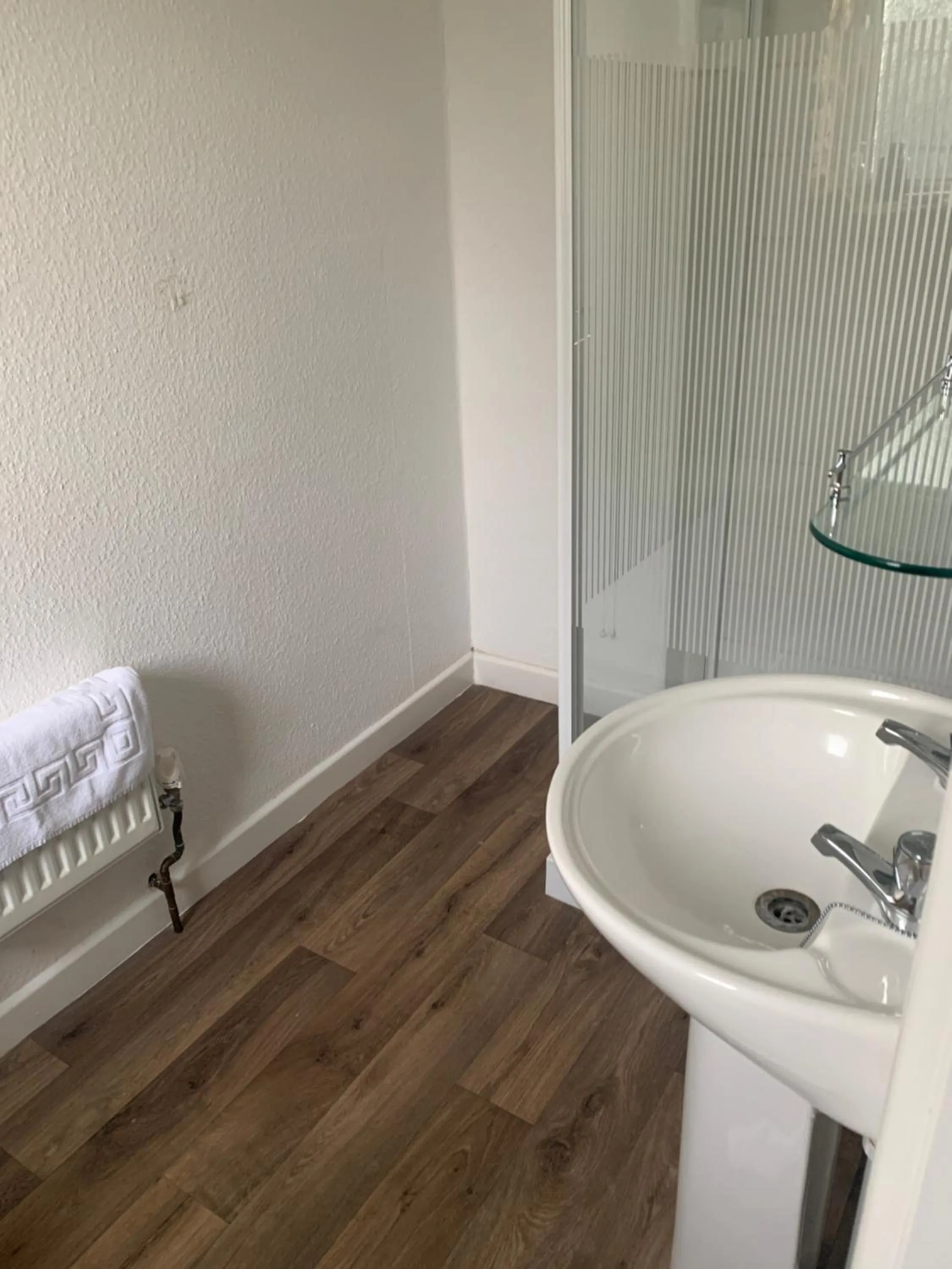 Bathroom in Crosskeys Inn Guest Rooms in Wye Valley