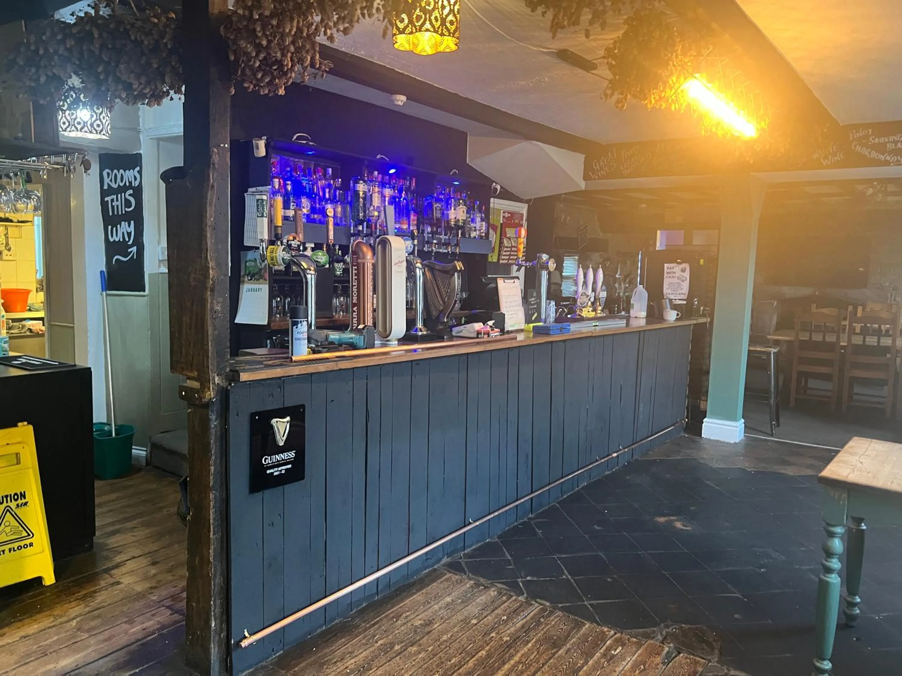 Lounge or bar in Crosskeys Inn Guest Rooms in Wye Valley