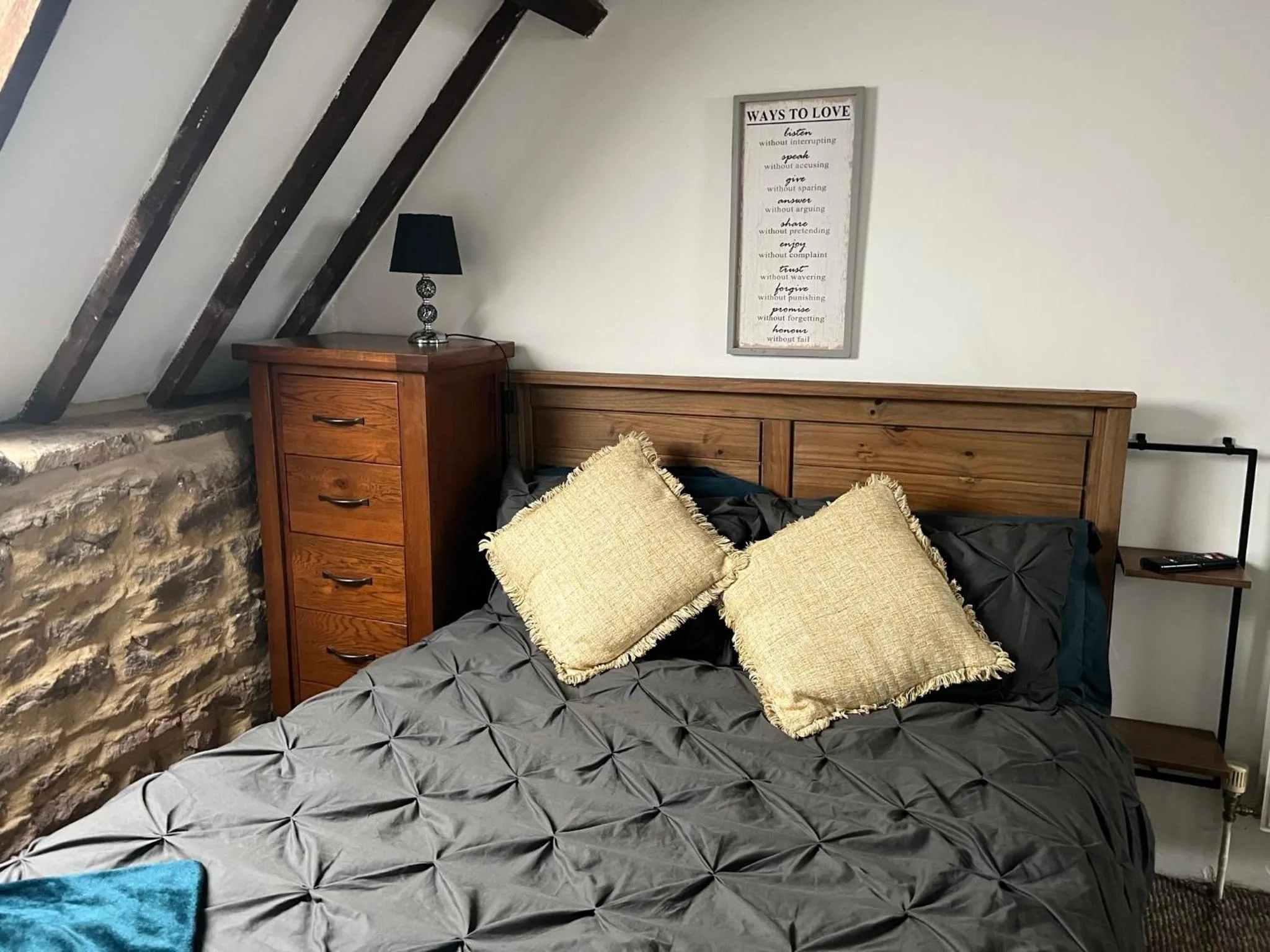 Bed in Crosskeys Inn Guest Rooms in Wye Valley