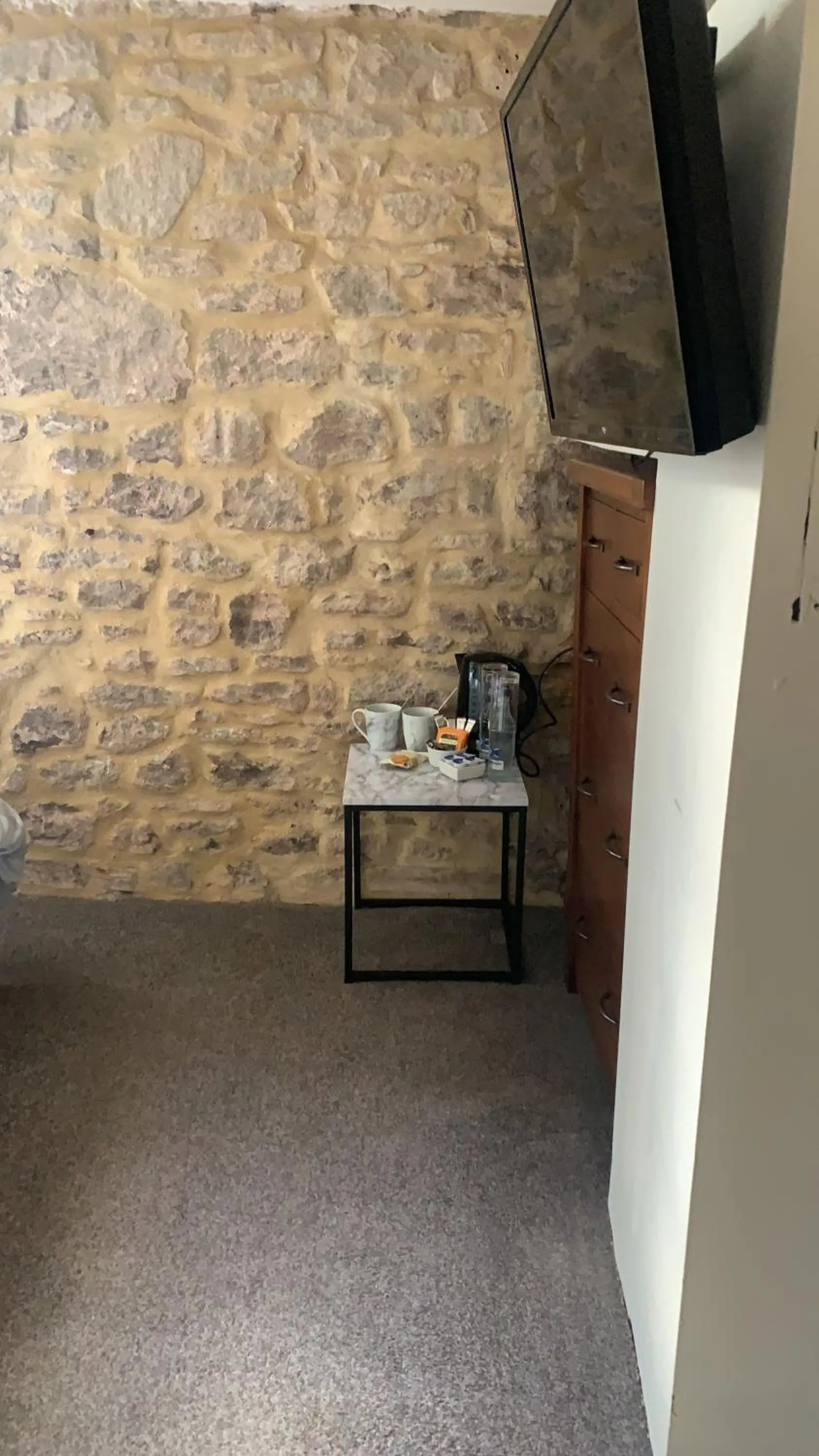 TV and multimedia in Crosskeys Inn Guest Rooms in Wye Valley