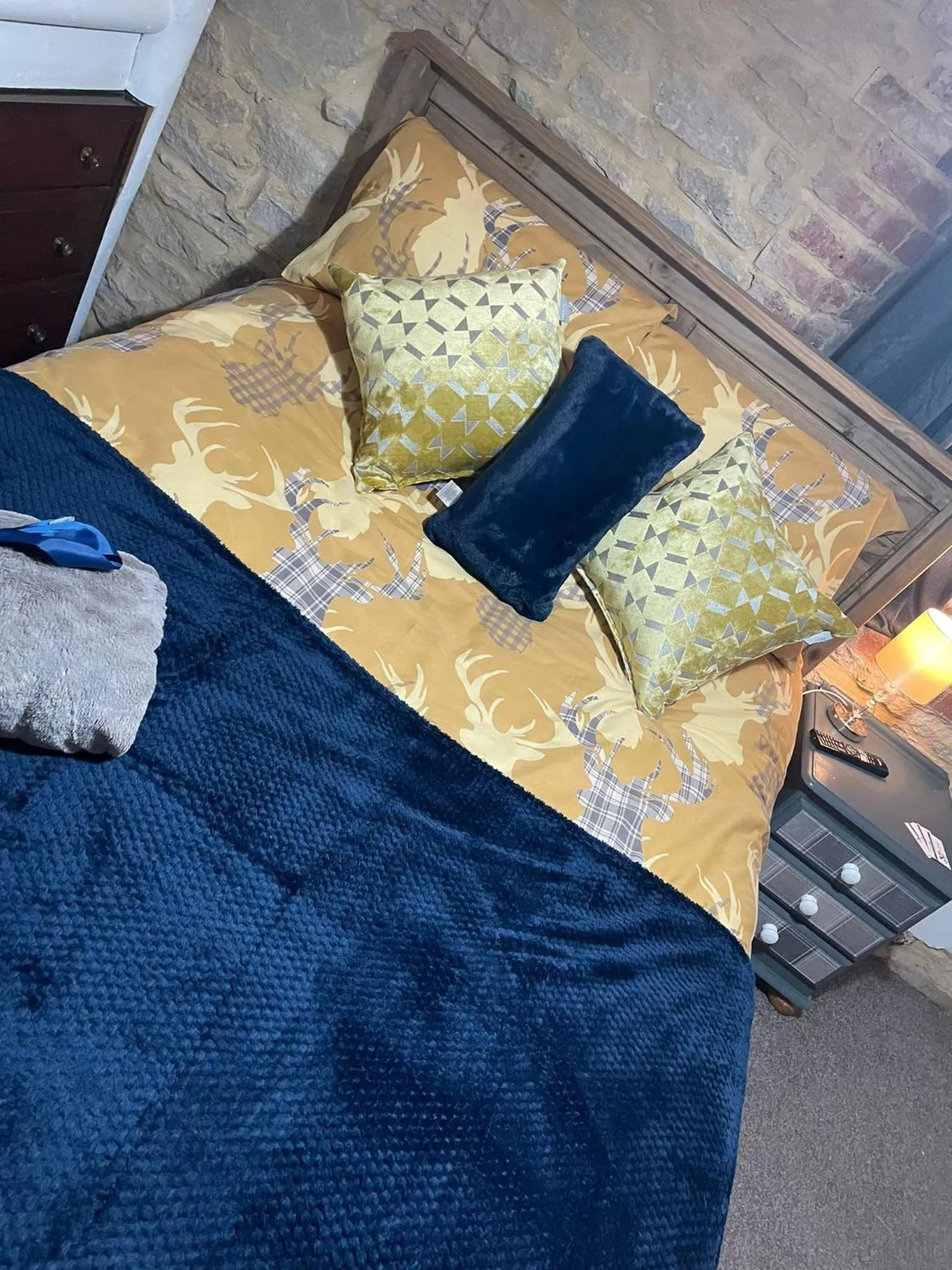 Bedroom, Bed in Crosskeys Inn Guest Rooms in Wye Valley