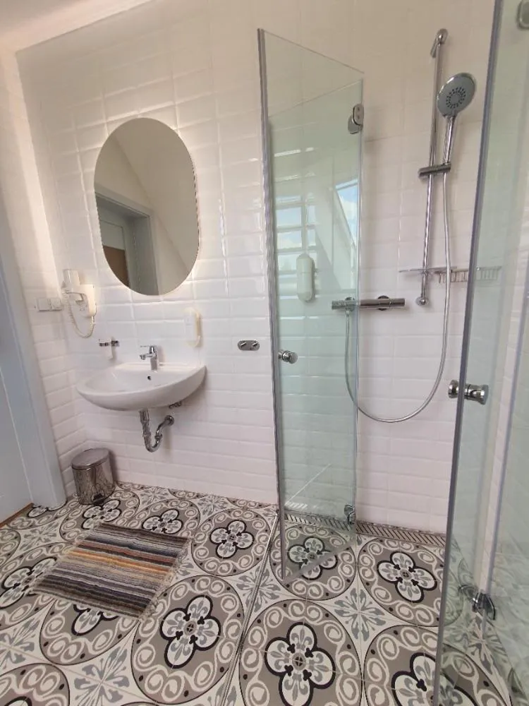 Shower in Sousedi Pavlov