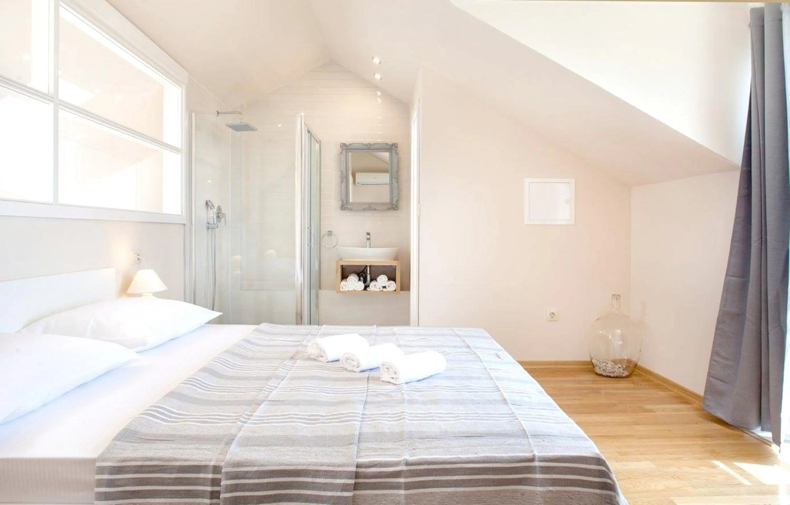 Photo of the whole room, Bed in Elegant villa in Podgora with private pool and sea view