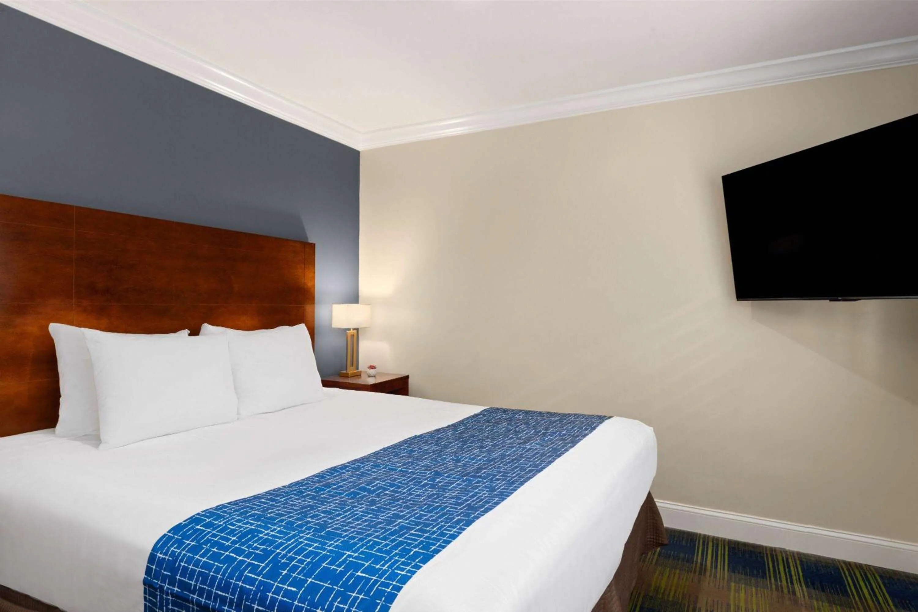 Bed in Travelodge by Wyndham by Fisherman's Wharf