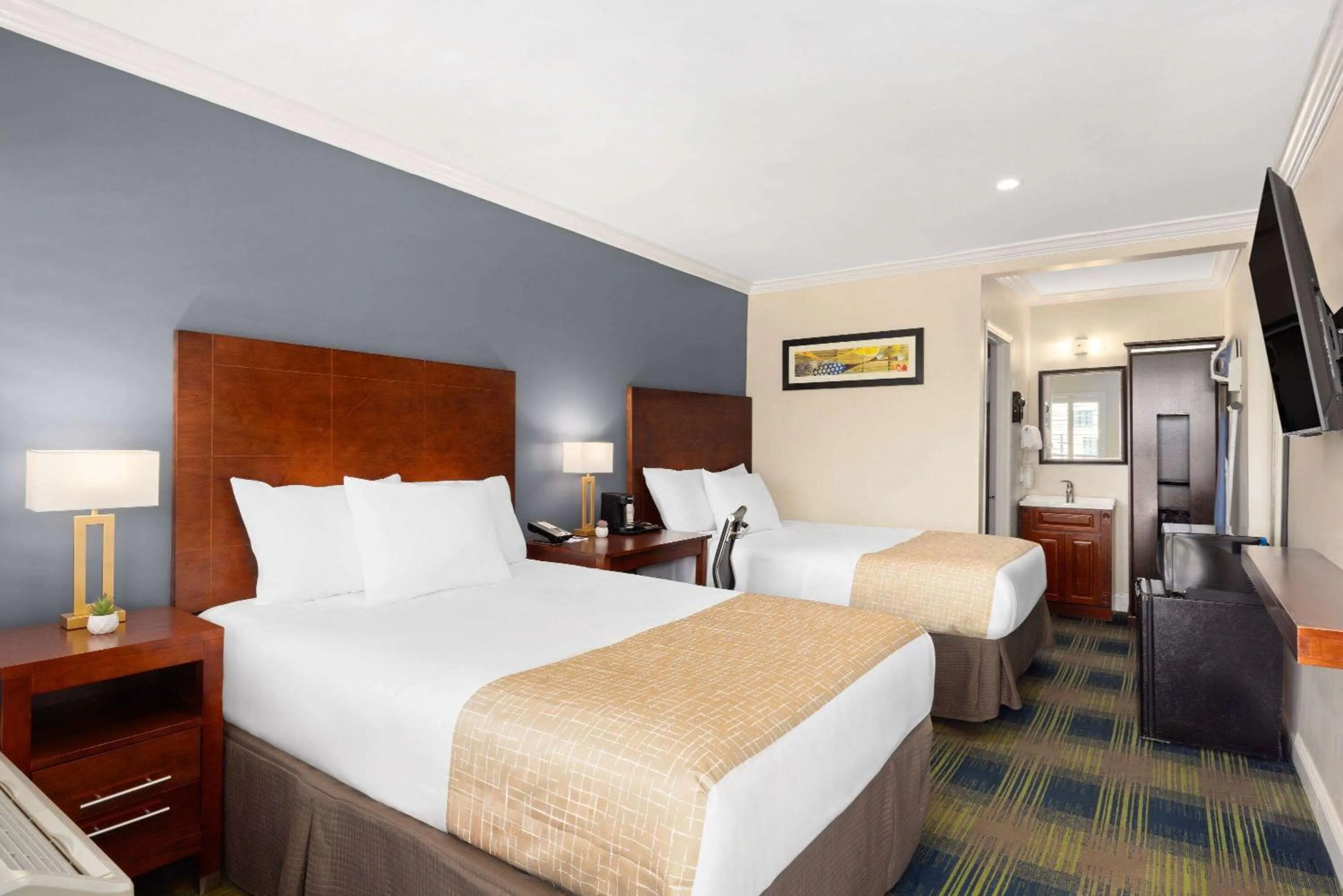 Bed in Travelodge by Wyndham by Fisherman's Wharf