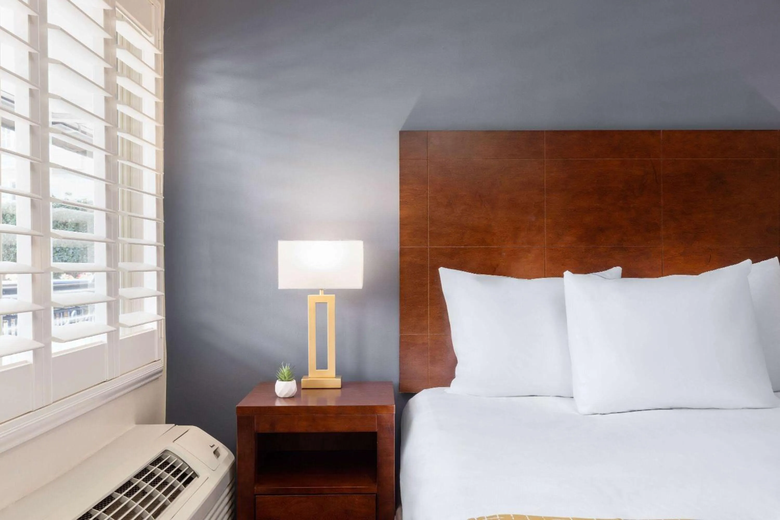 Bed in Travelodge by Wyndham by Fisherman's Wharf