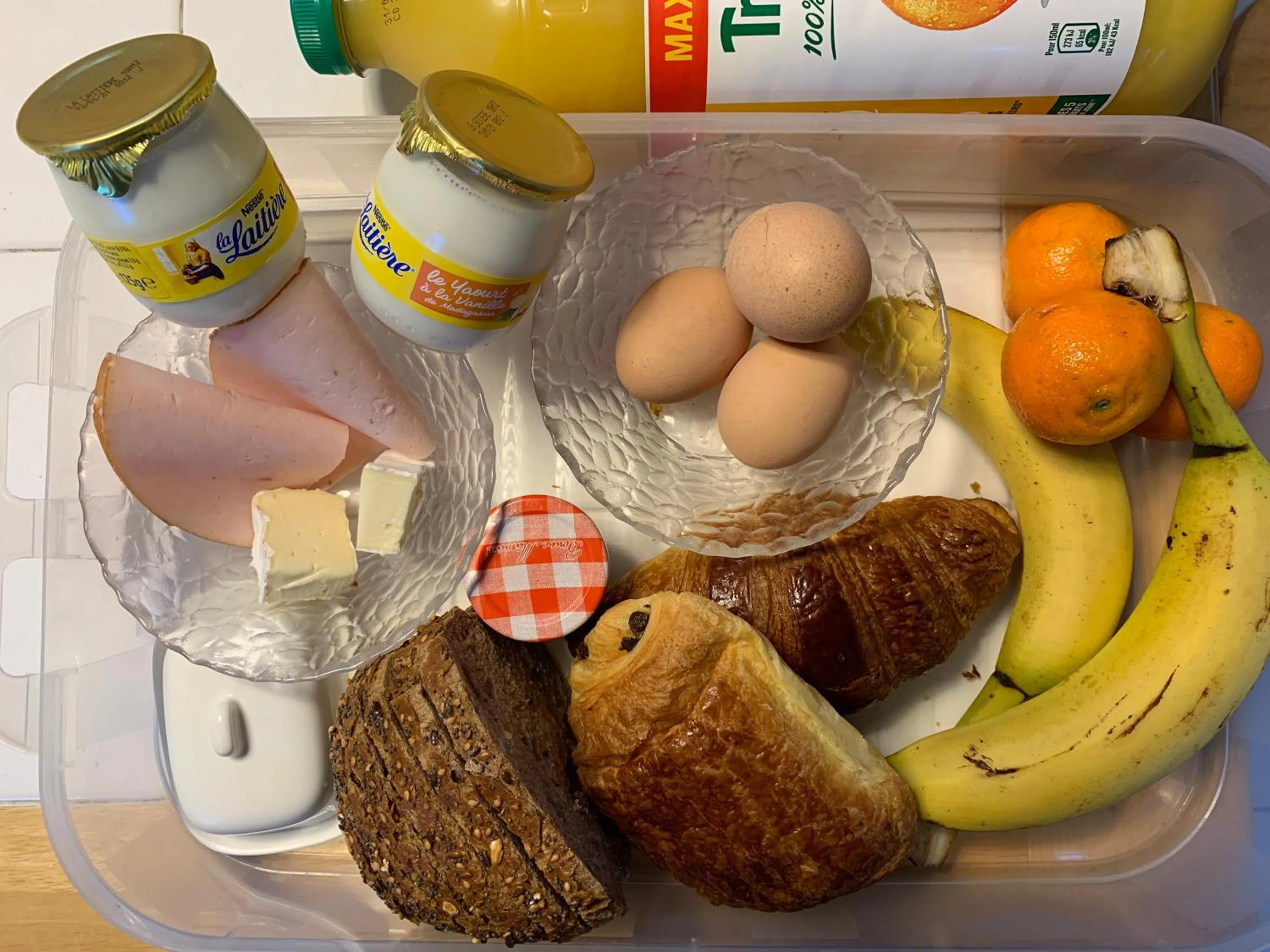 Food and drinks in Maison Quatre Freres