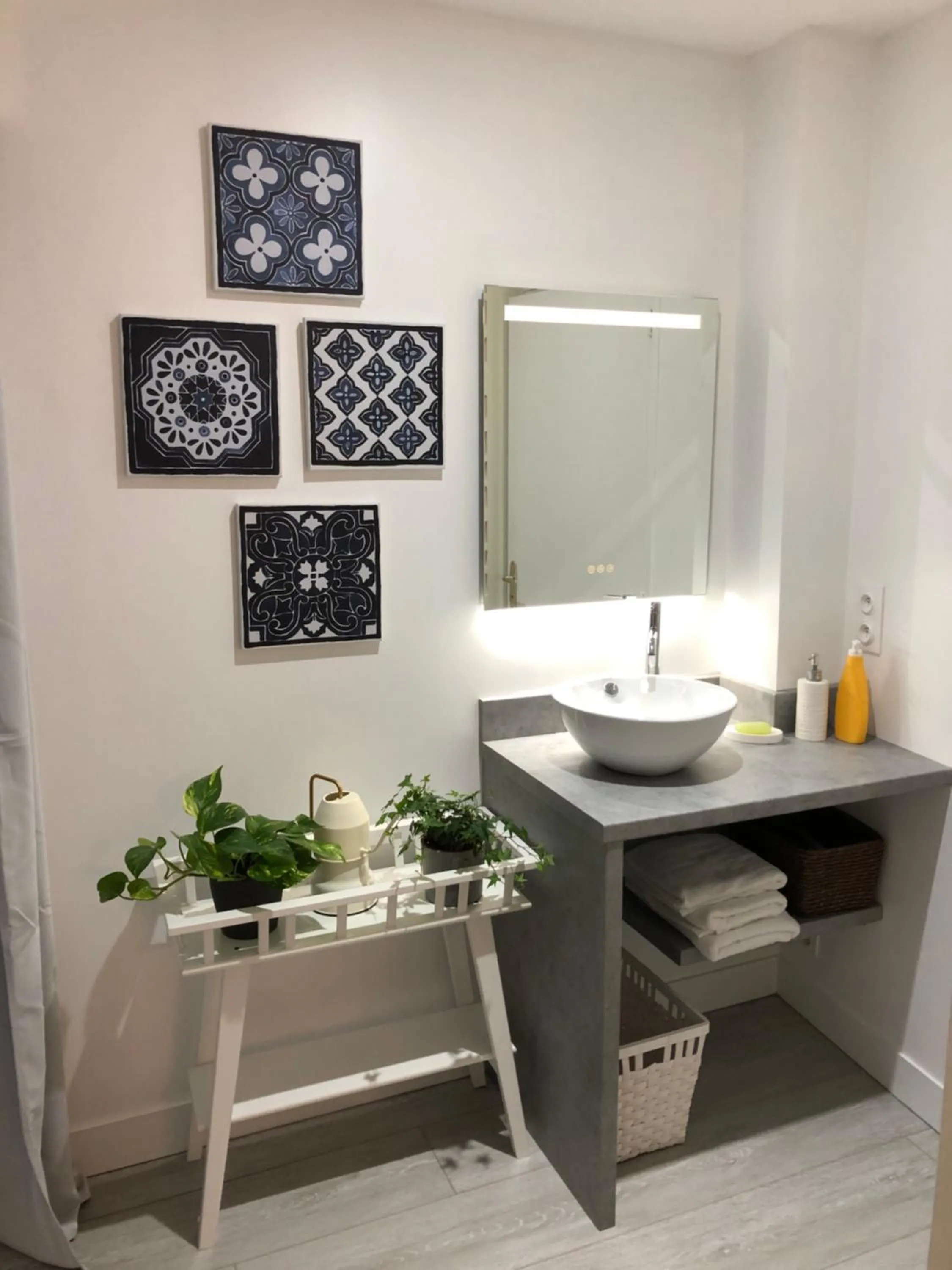 Shower in Maison Quatre Freres