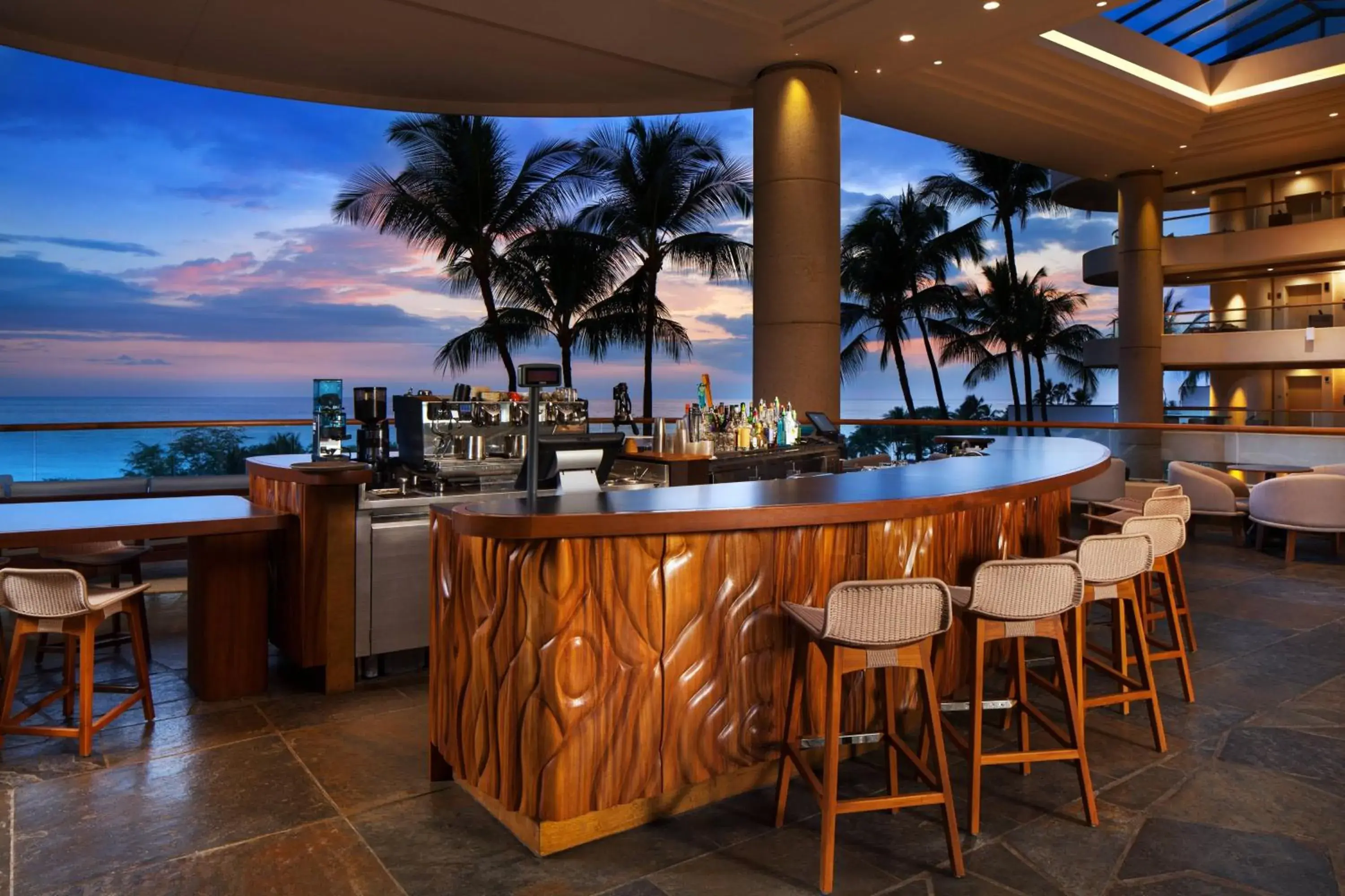 Lounge or bar in The Westin Hapuna Beach Resort Lounge or bar in The Westin Hapuna Beach Resort