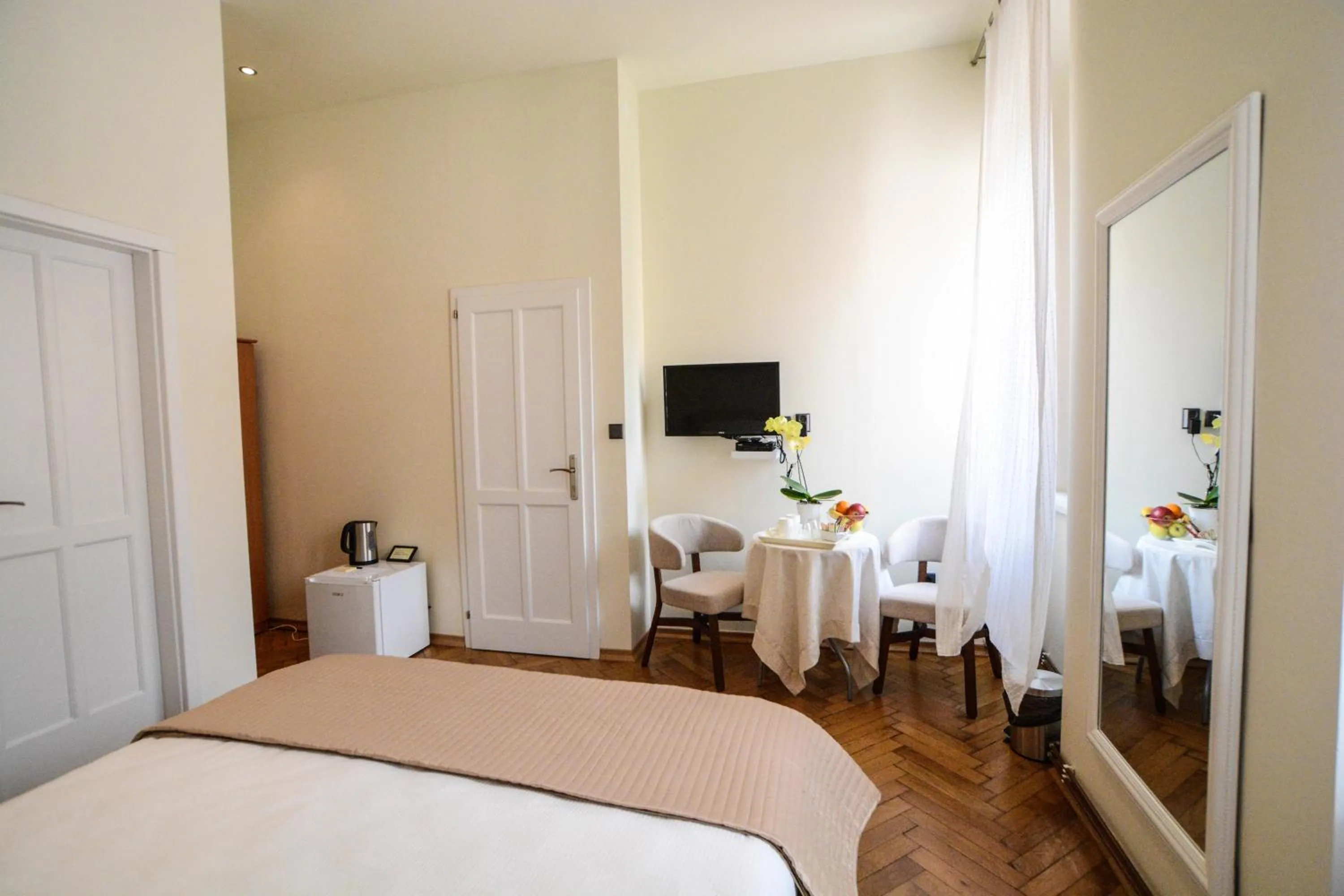 Bedroom, Bed in City Center Rooms