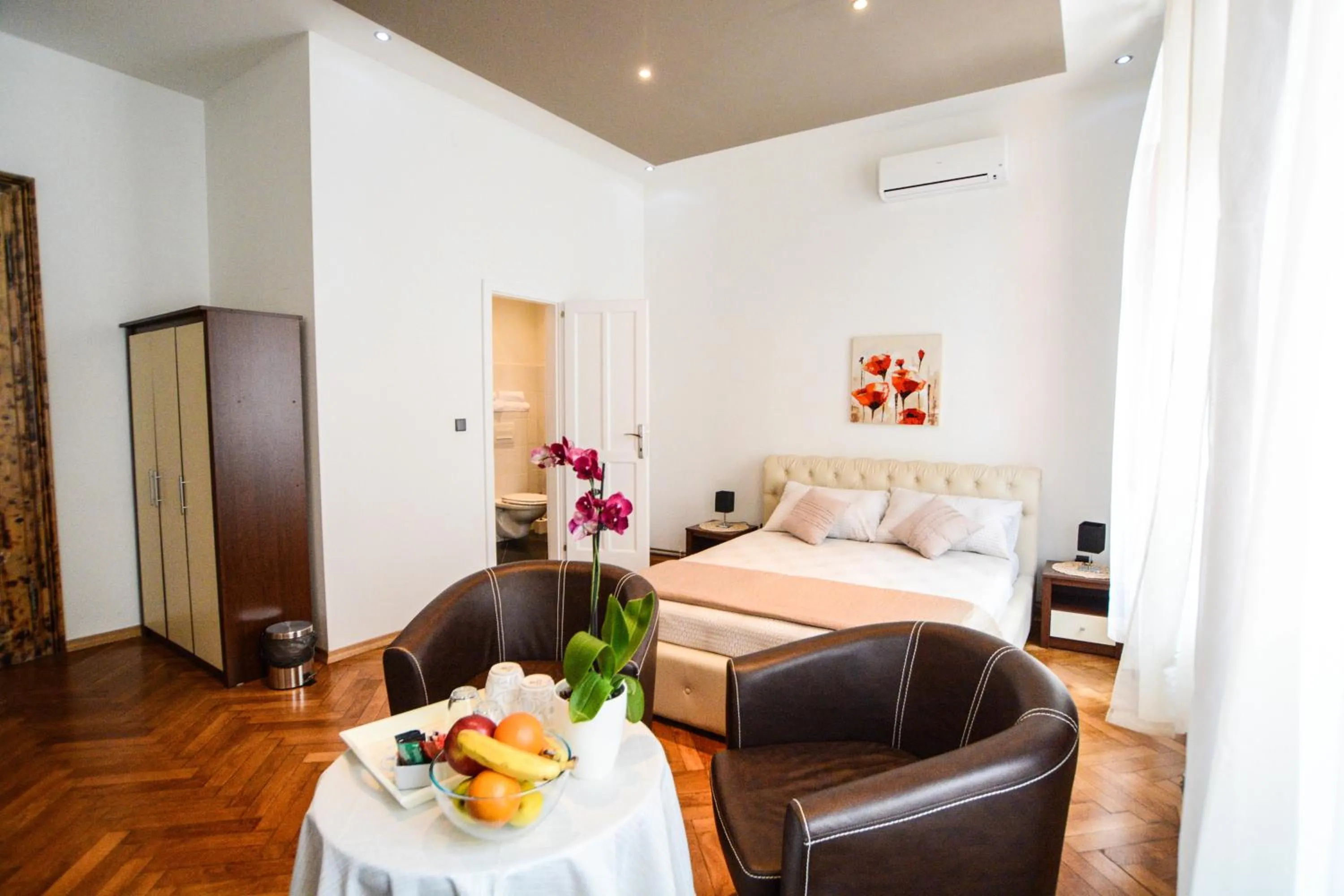Bedroom, Bed in City Center Rooms