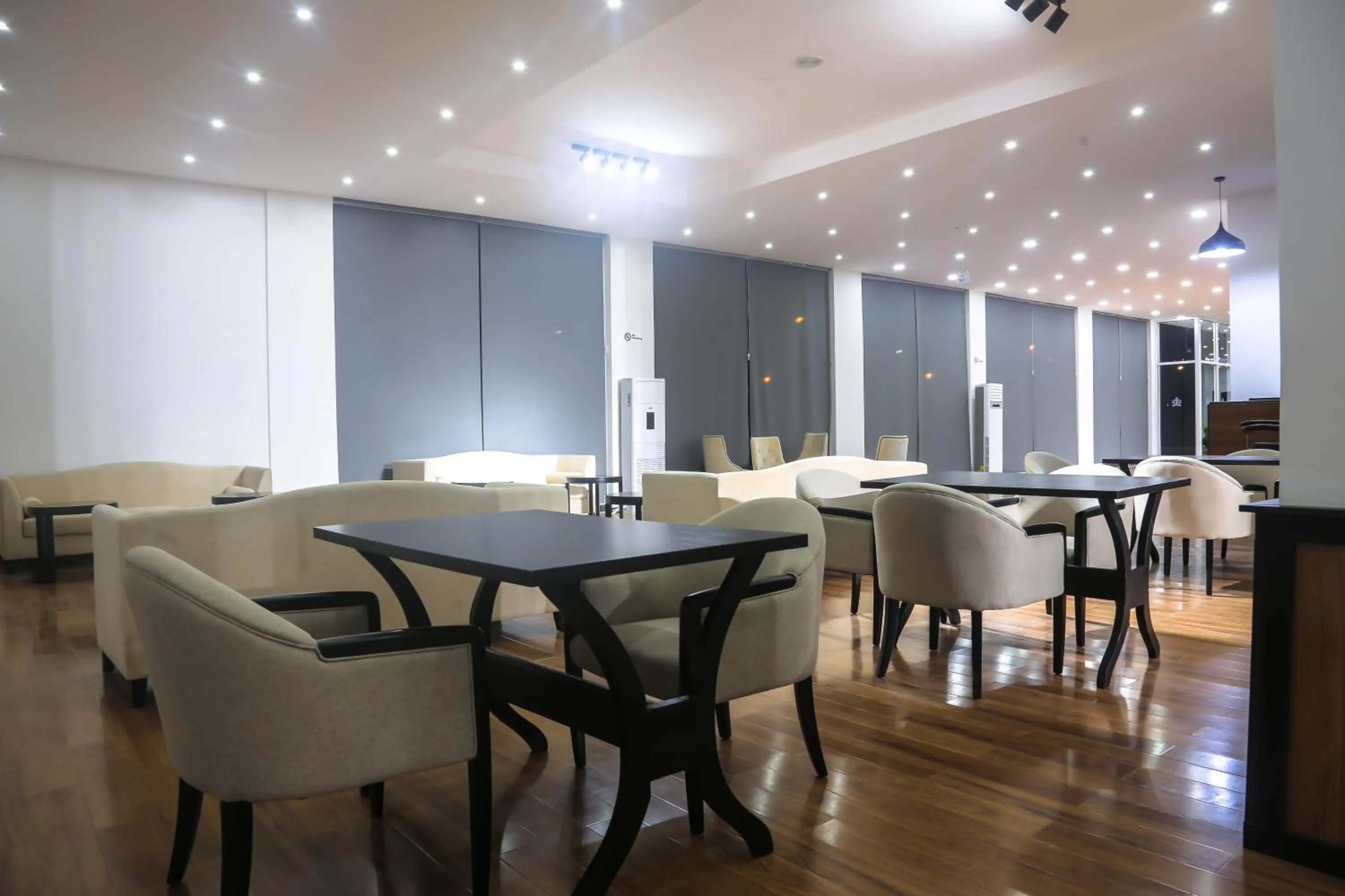 Restaurant/places to eat in BON Hotel Ikeja Residence