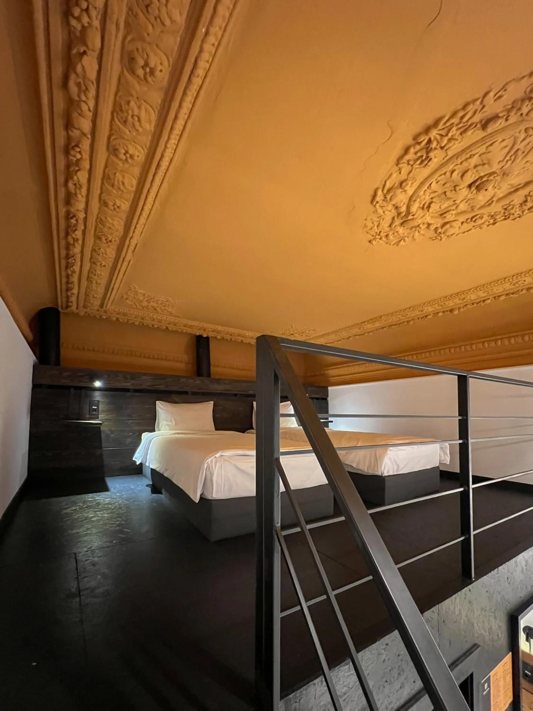 Economy Quadruple Room with Shared Bathroom in Globe Runner Rooms & Dorms