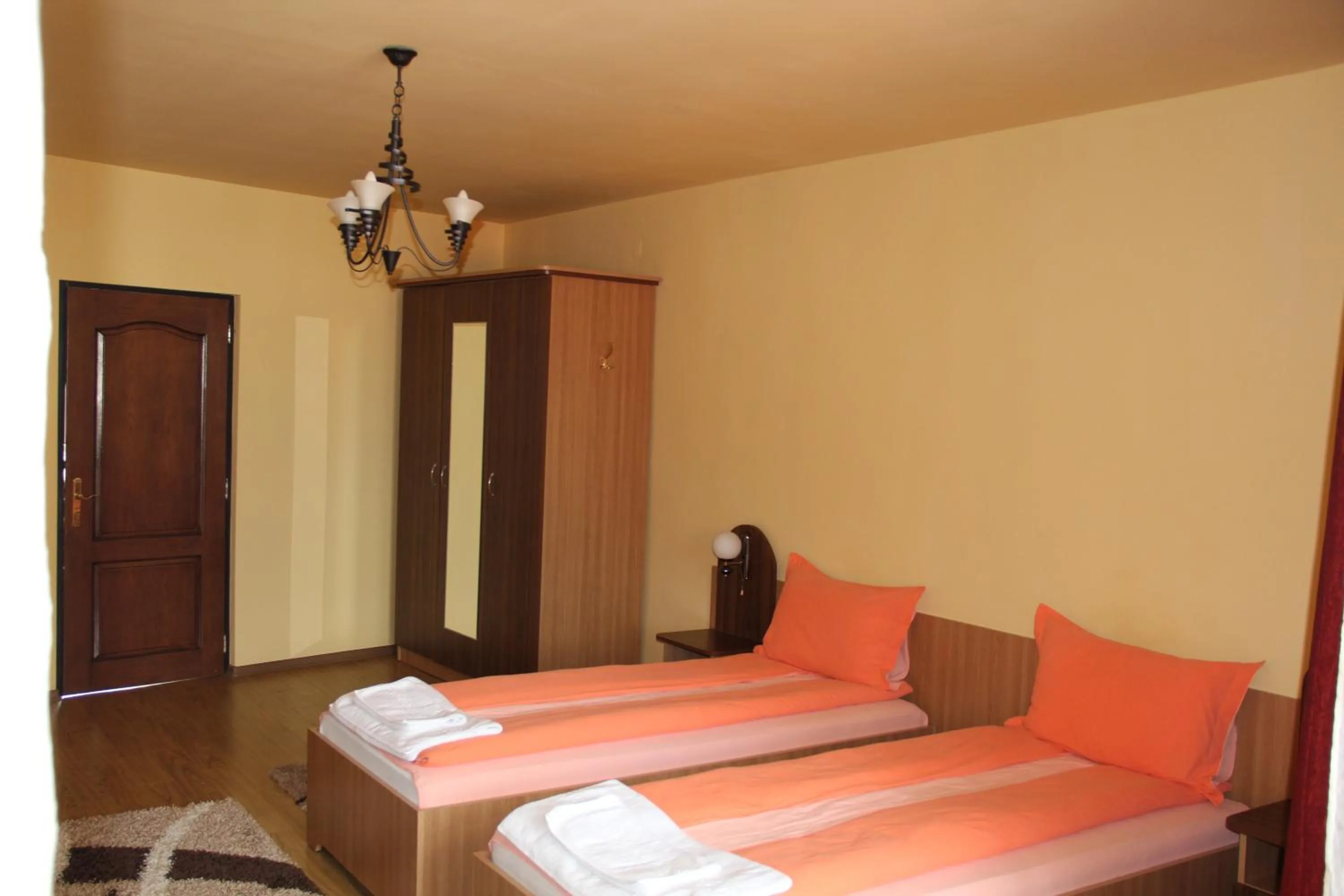 Photo of the whole room, Bed in Pensiunea Blanca