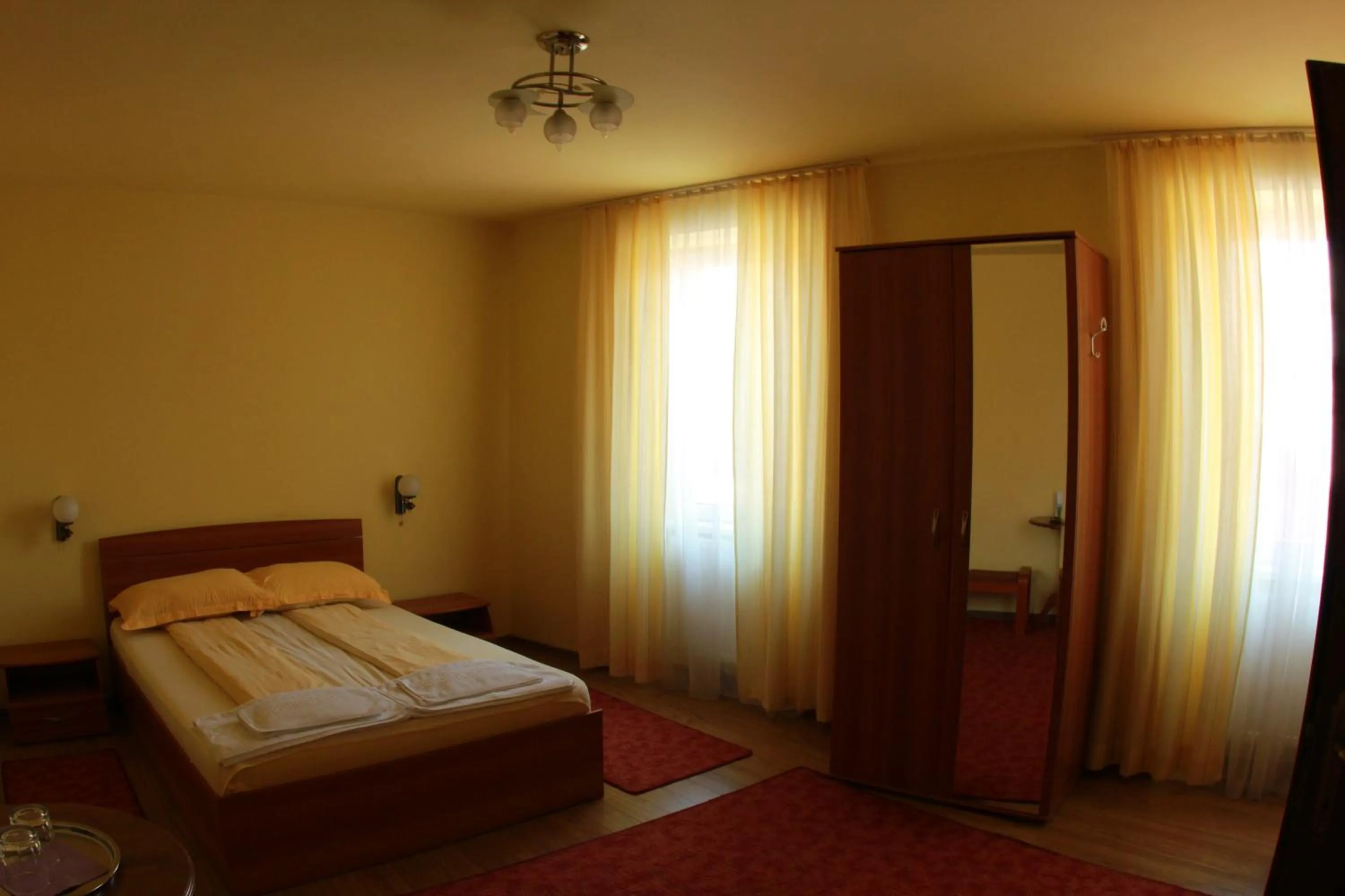 Photo of the whole room, Bed in Pensiunea Blanca